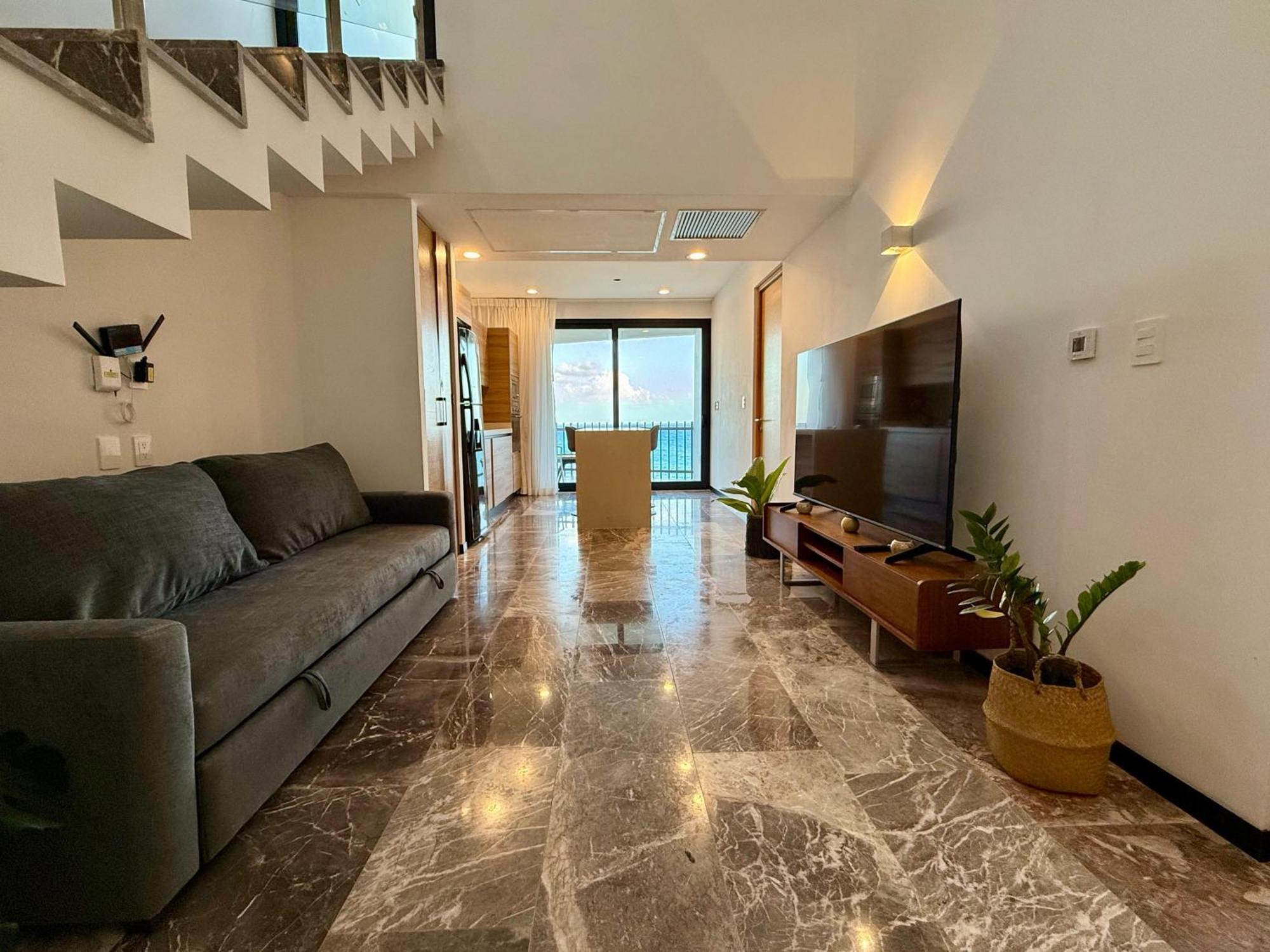 2 BR Duplex Private Rooftop Pool Oceanfront