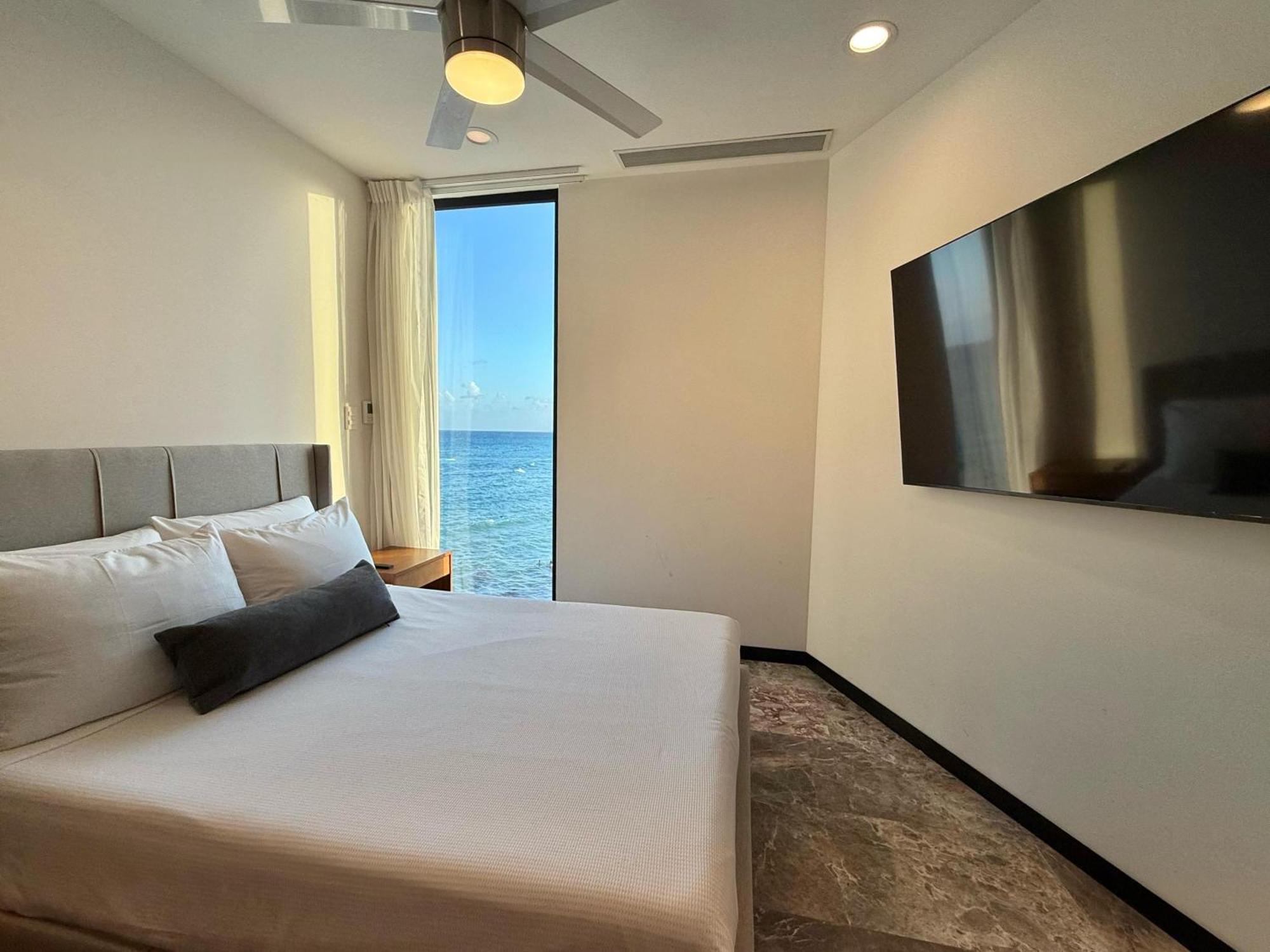2 BR Duplex Private Rooftop Pool Oceanfront