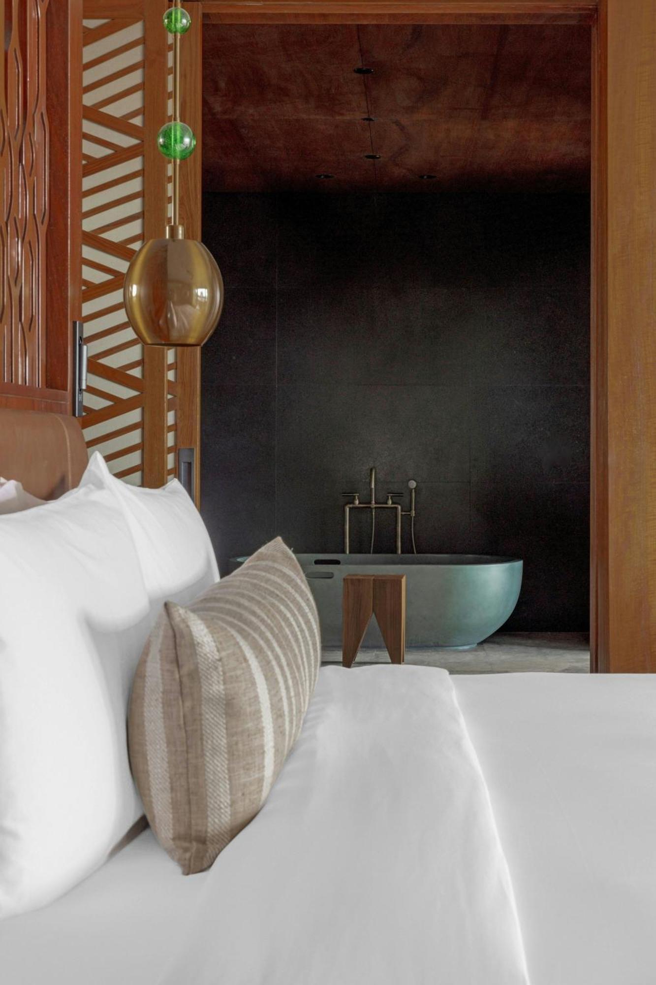 Suite with King Bed, Ocean View and Balcony