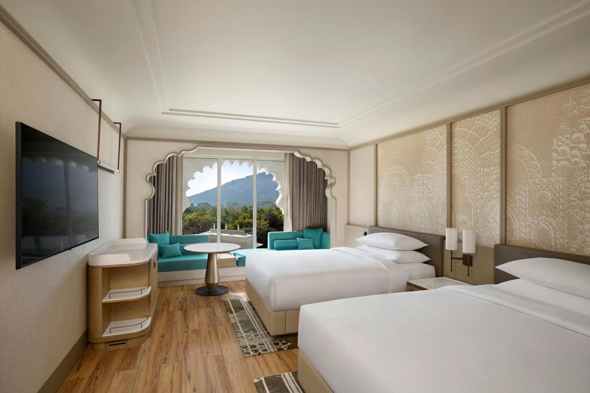 Premier Twin Room with Mountain View: Enjoy INR 1500 hotel credits per stay