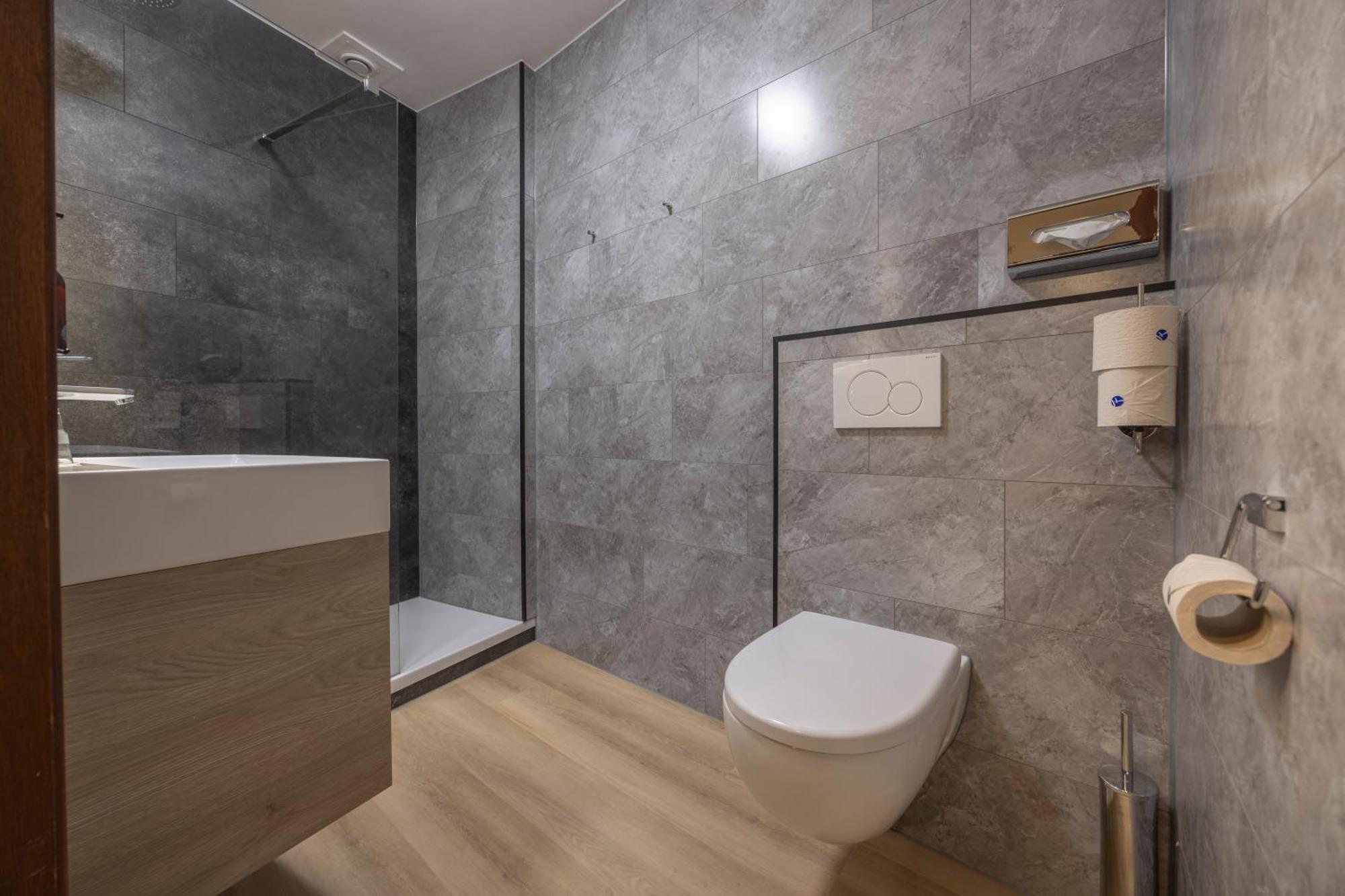 Standard Triple Room with Shower