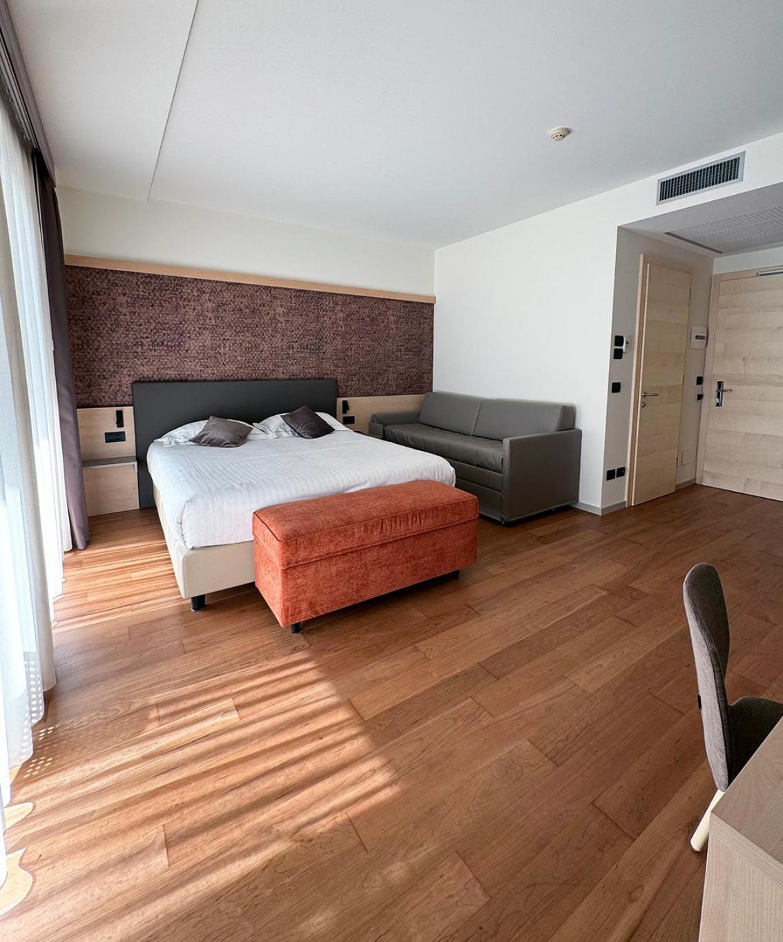 Large Double Room - Ground Floor
