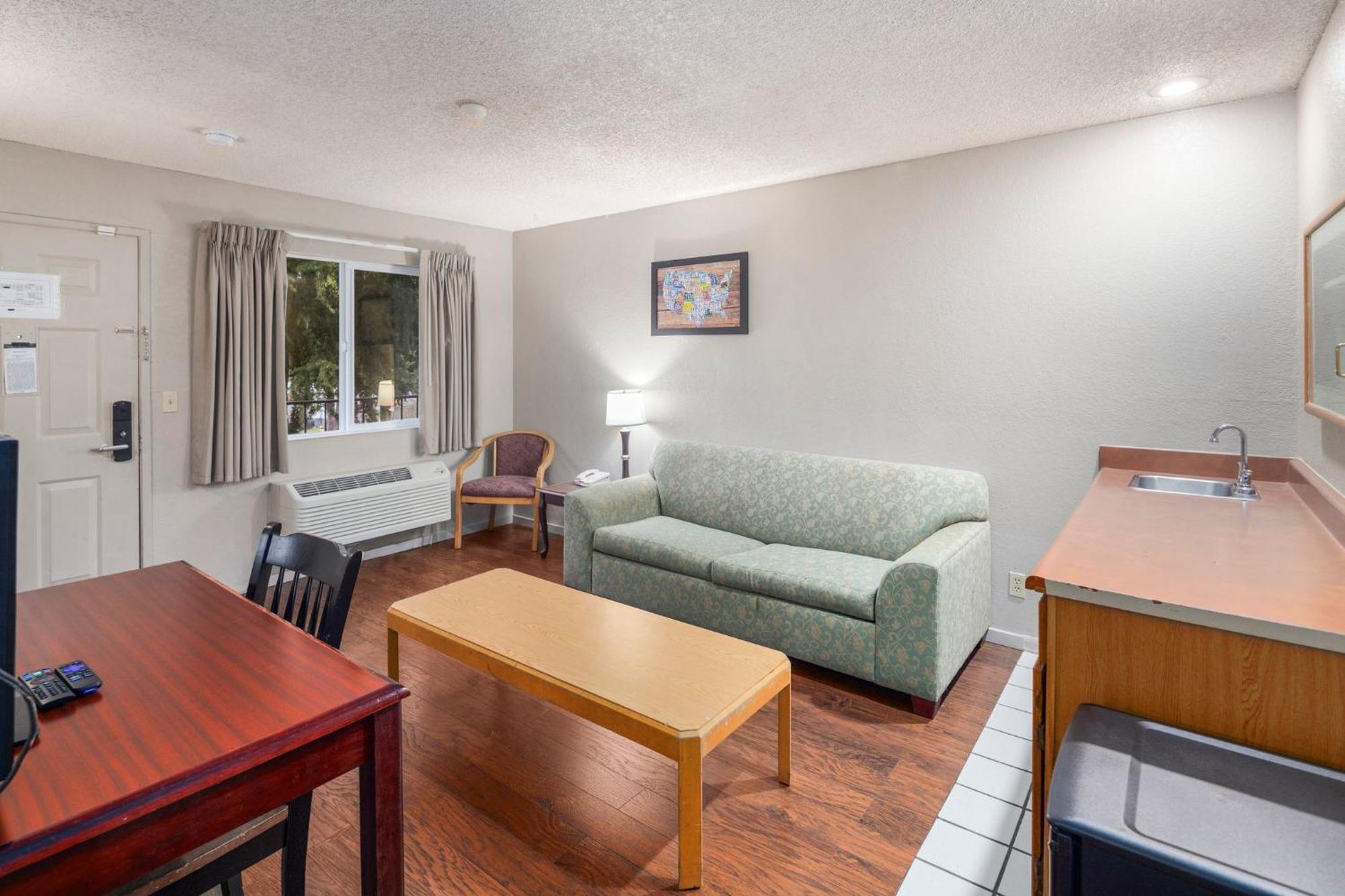 Premium Queen Suite