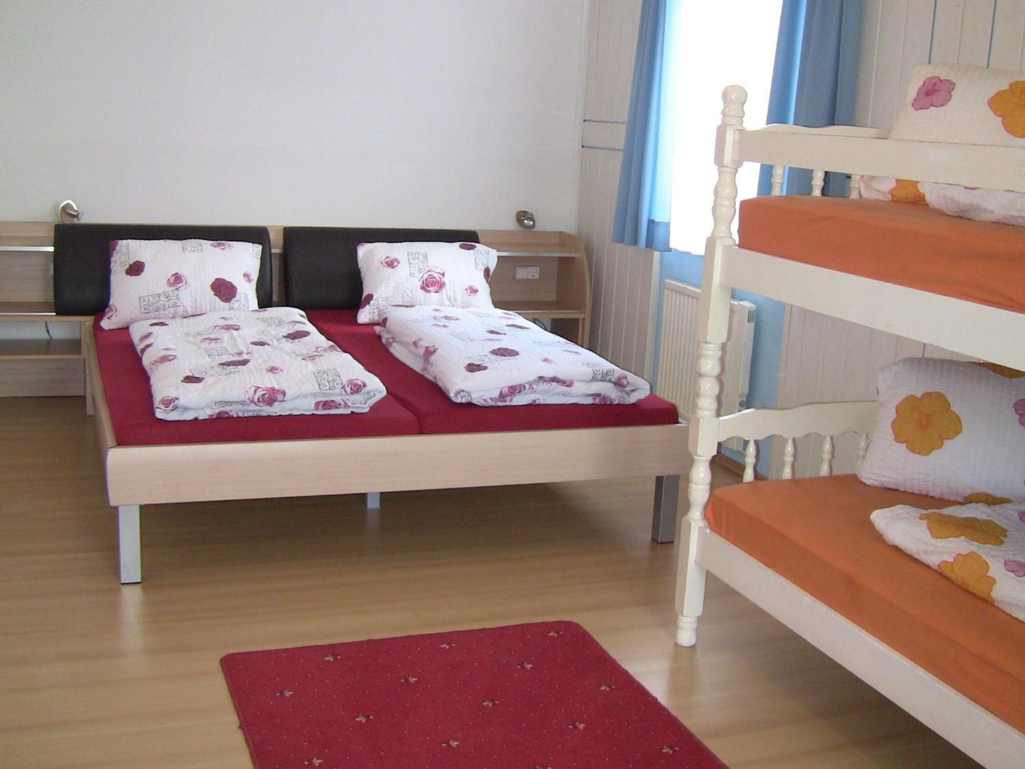 Familienzimmer (2 Erwachsene + 2 Kinder)