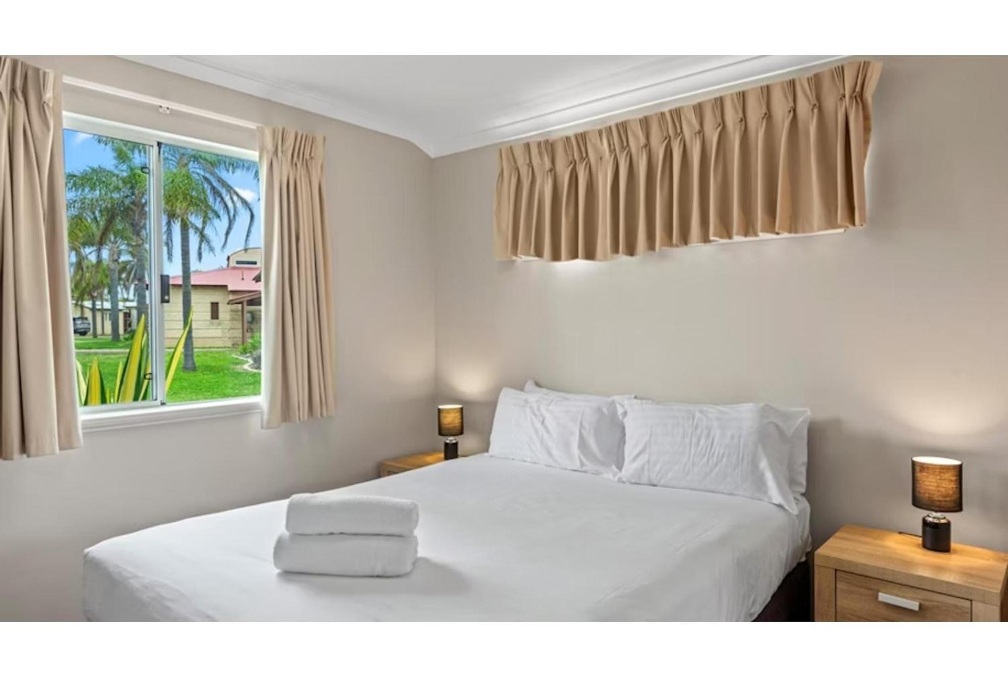 Standard 2 Bedroom Cabin - Sleeps 5