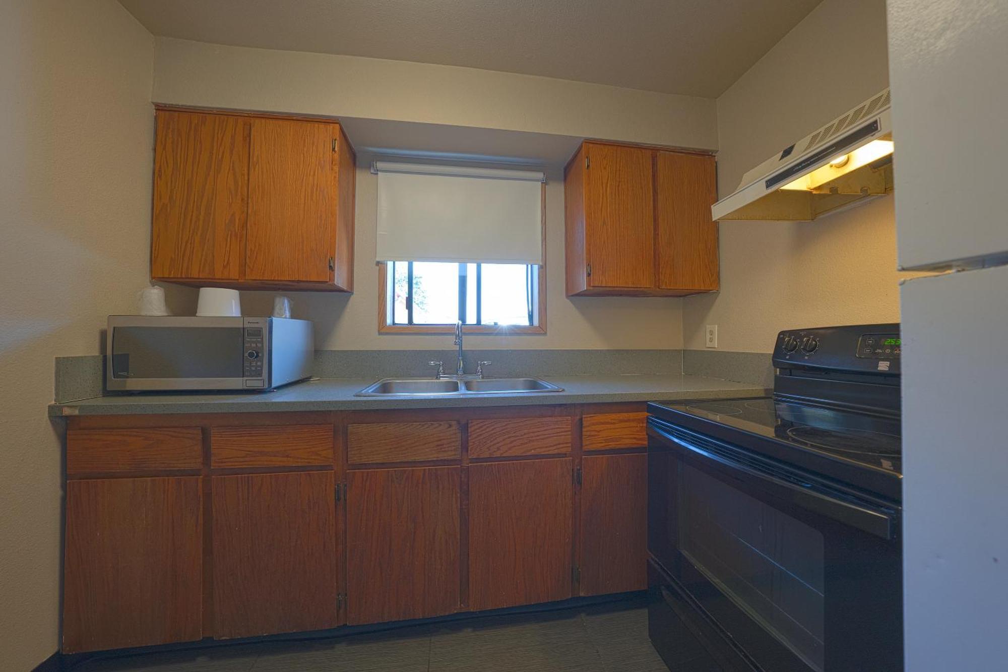 Premium 2 Queen Bed with Kitchenette