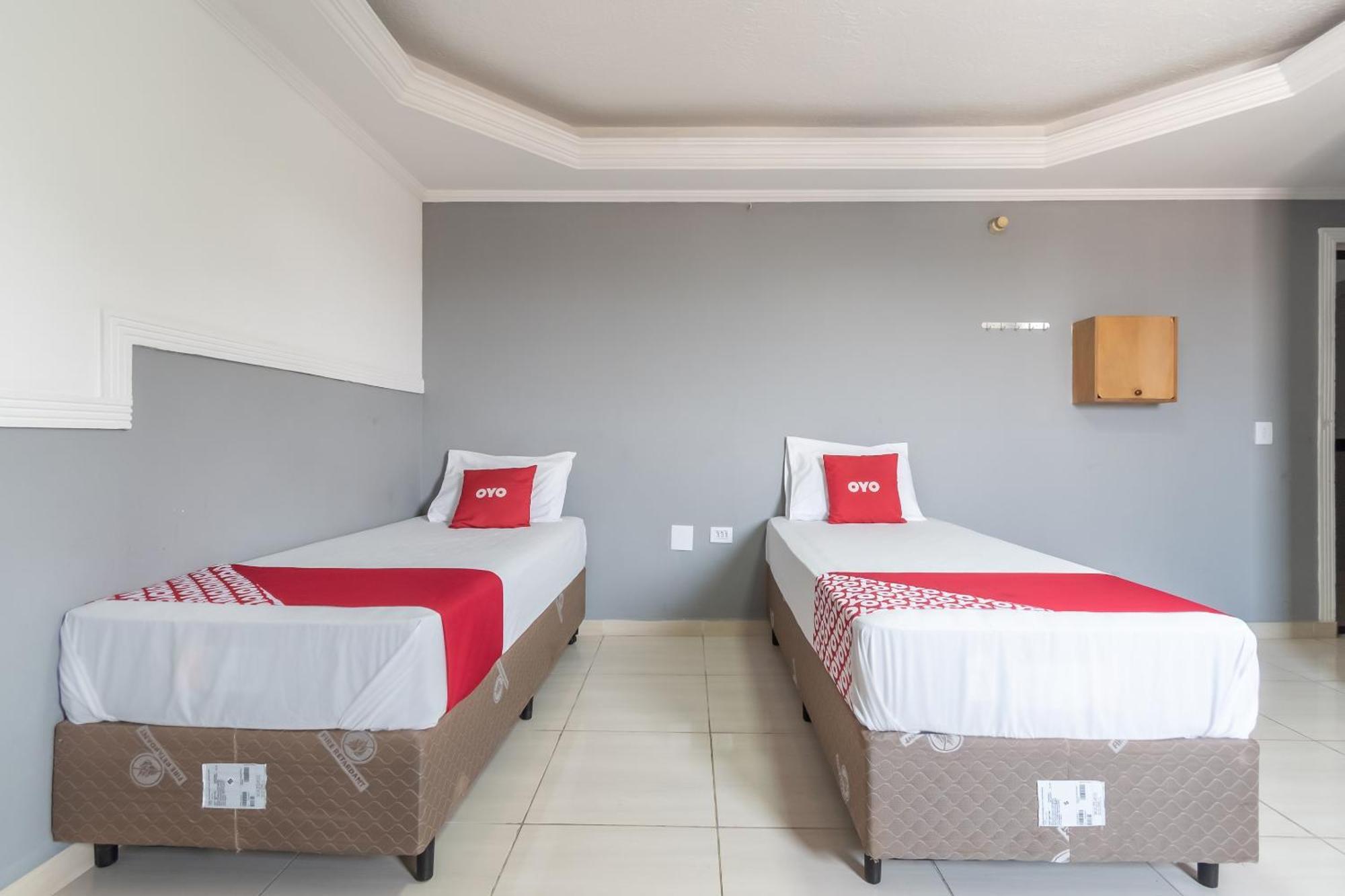 Quarto com 2 Camas de Solteiro