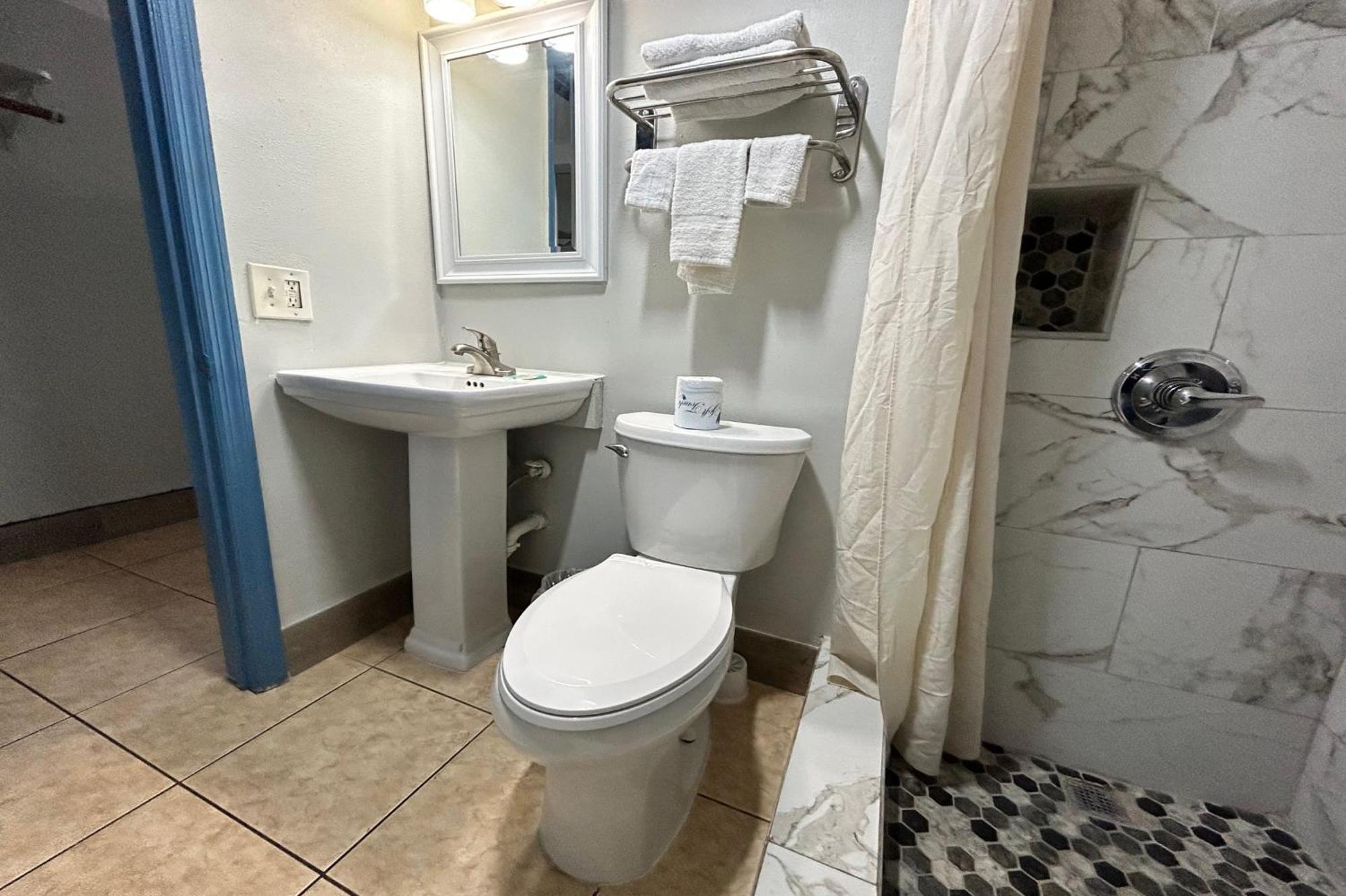1 Bedroom Suite with  Kitchenette
