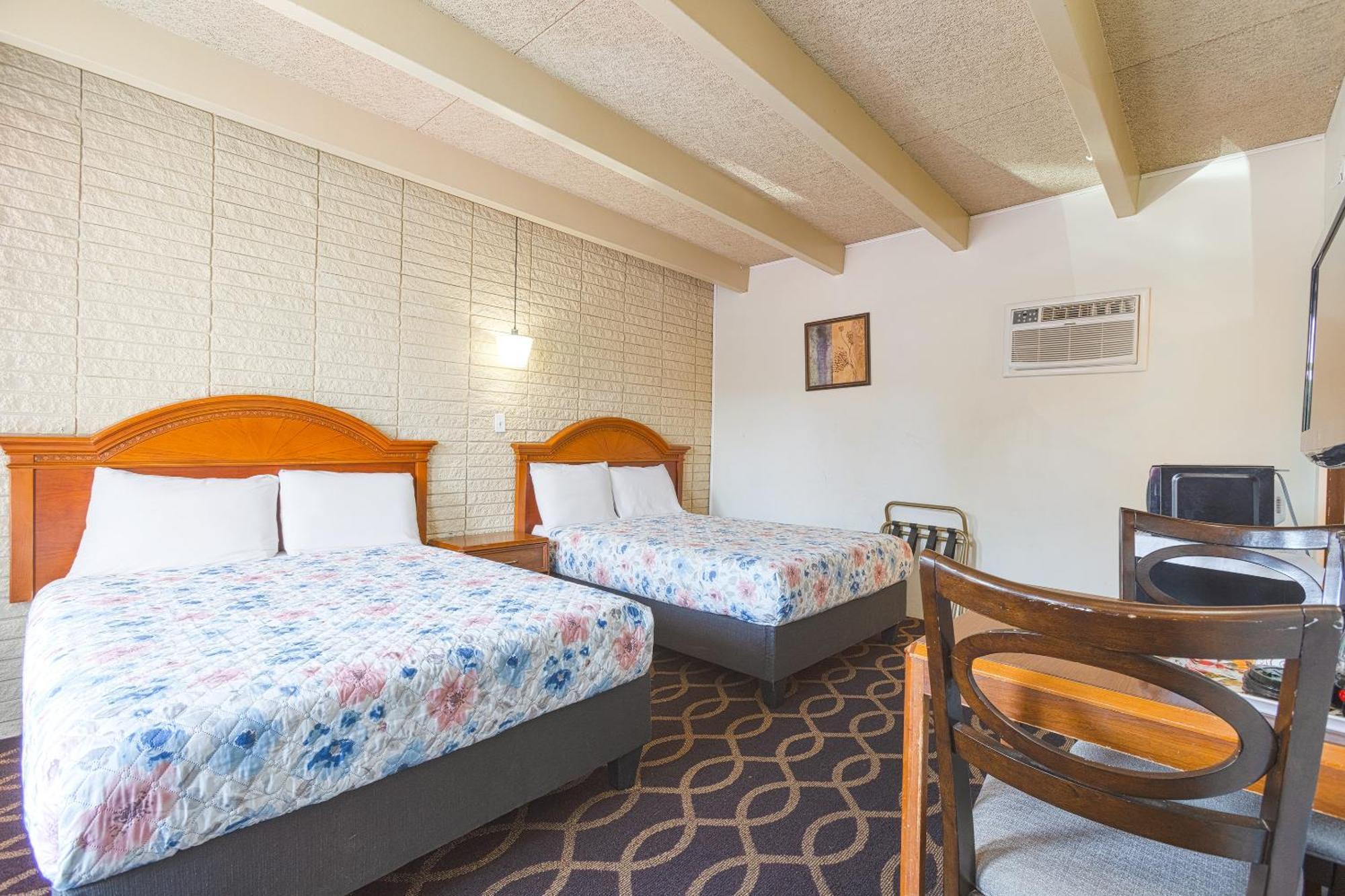 2 Full Beds Non-Smoking