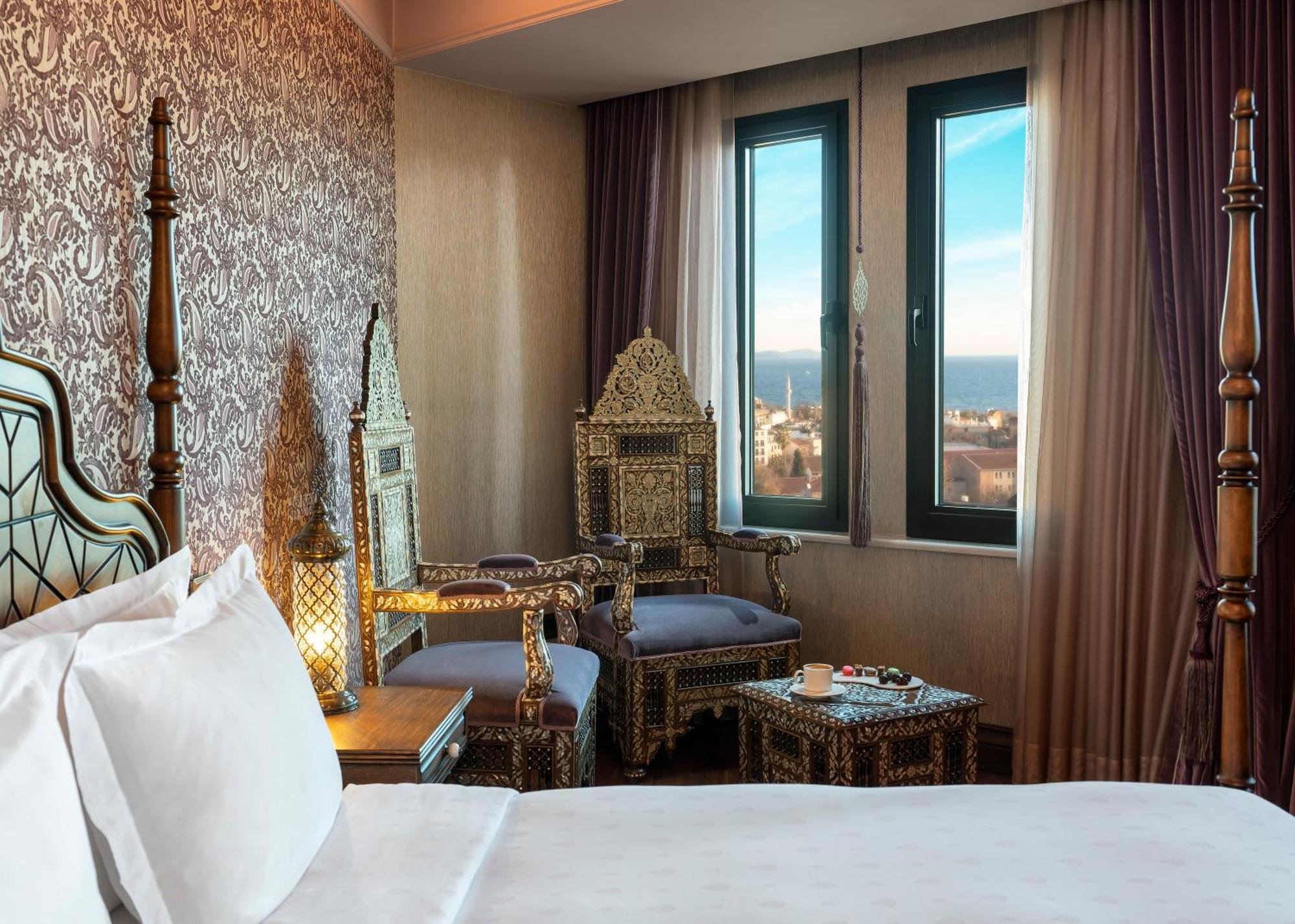Corner Suite Sea View