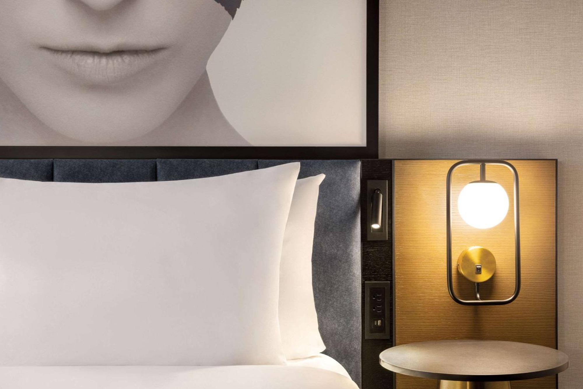 Premium One-Bedroom King Suite - Non-Smoking