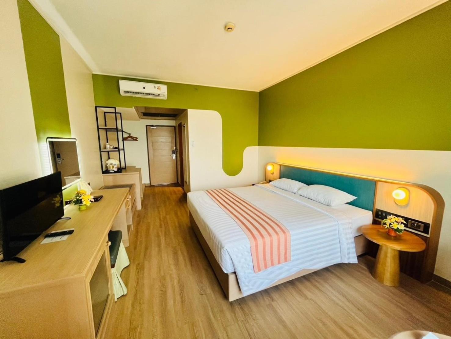 Grand Executive Room