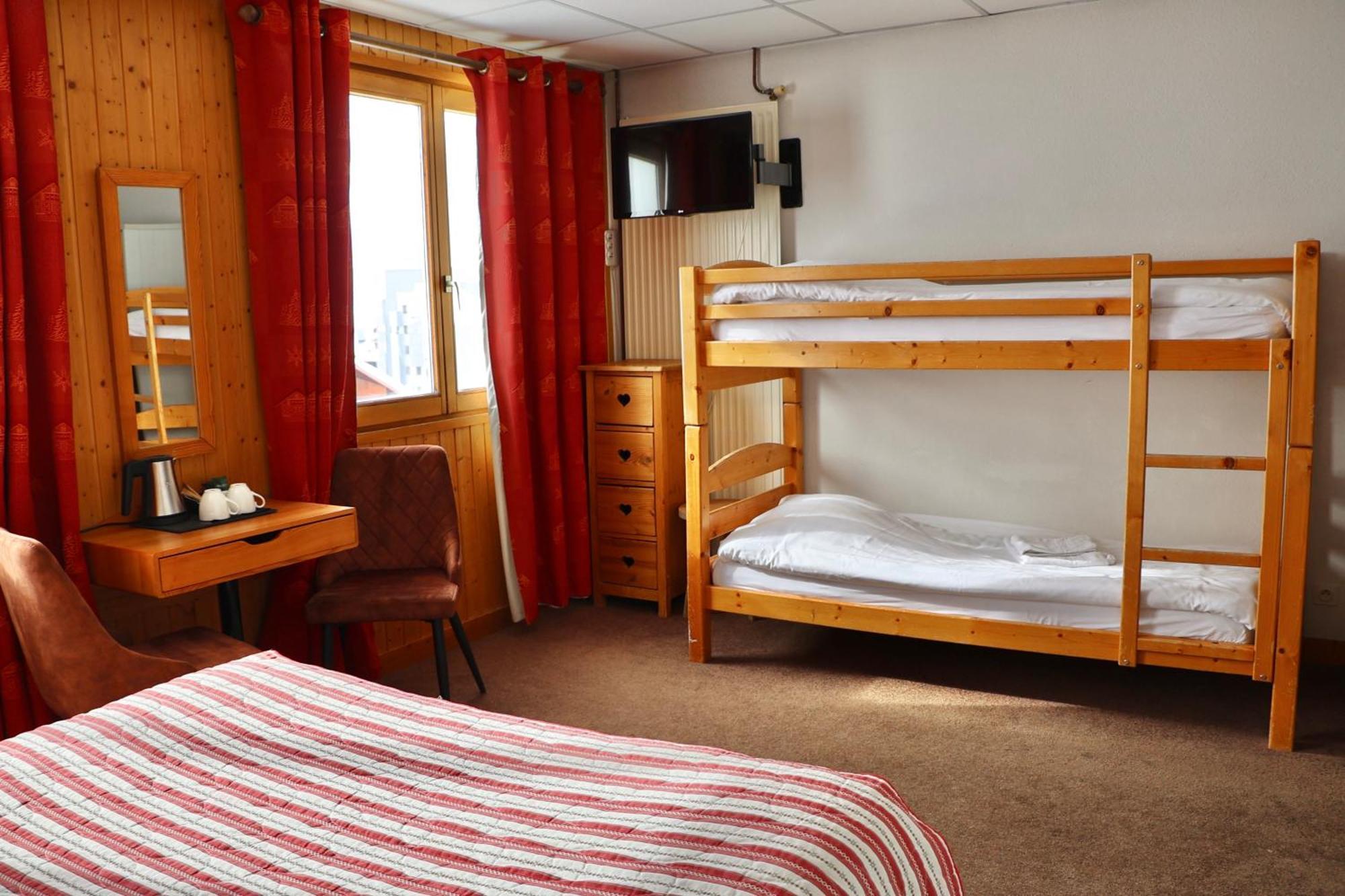 Chambre Quadruple (2 Adultes + 2 Enfants)