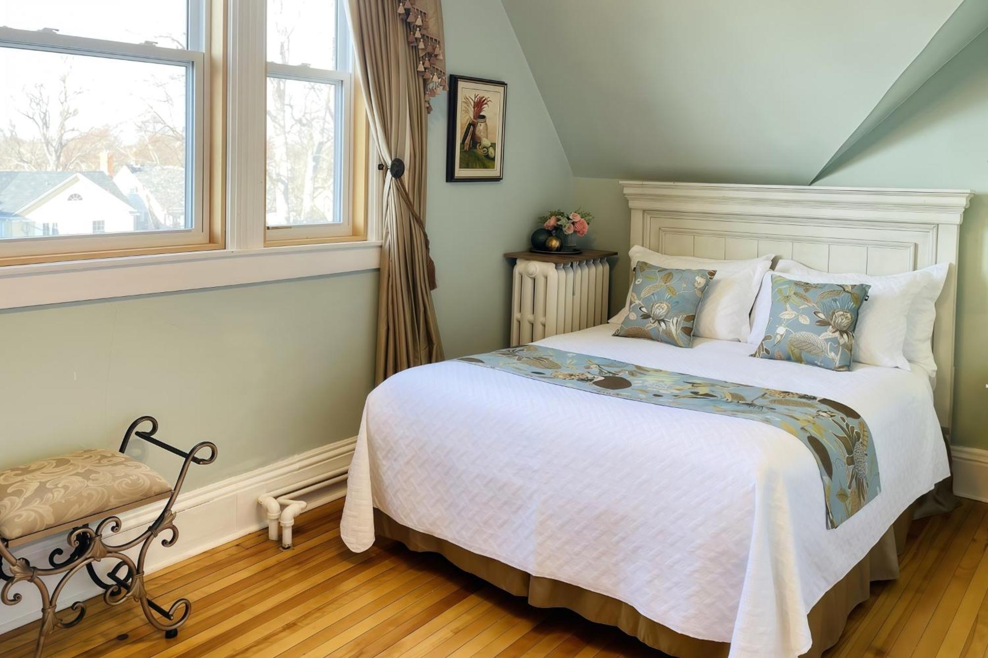 Executive Queen Room with Sea View