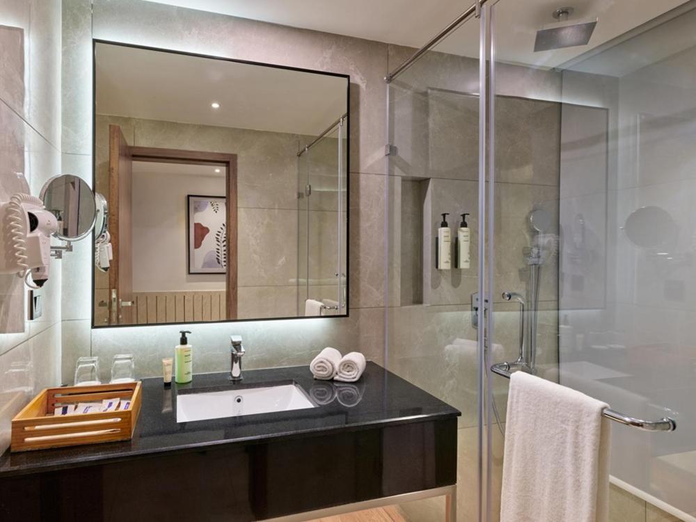 Executive Room - 1 Double Bed