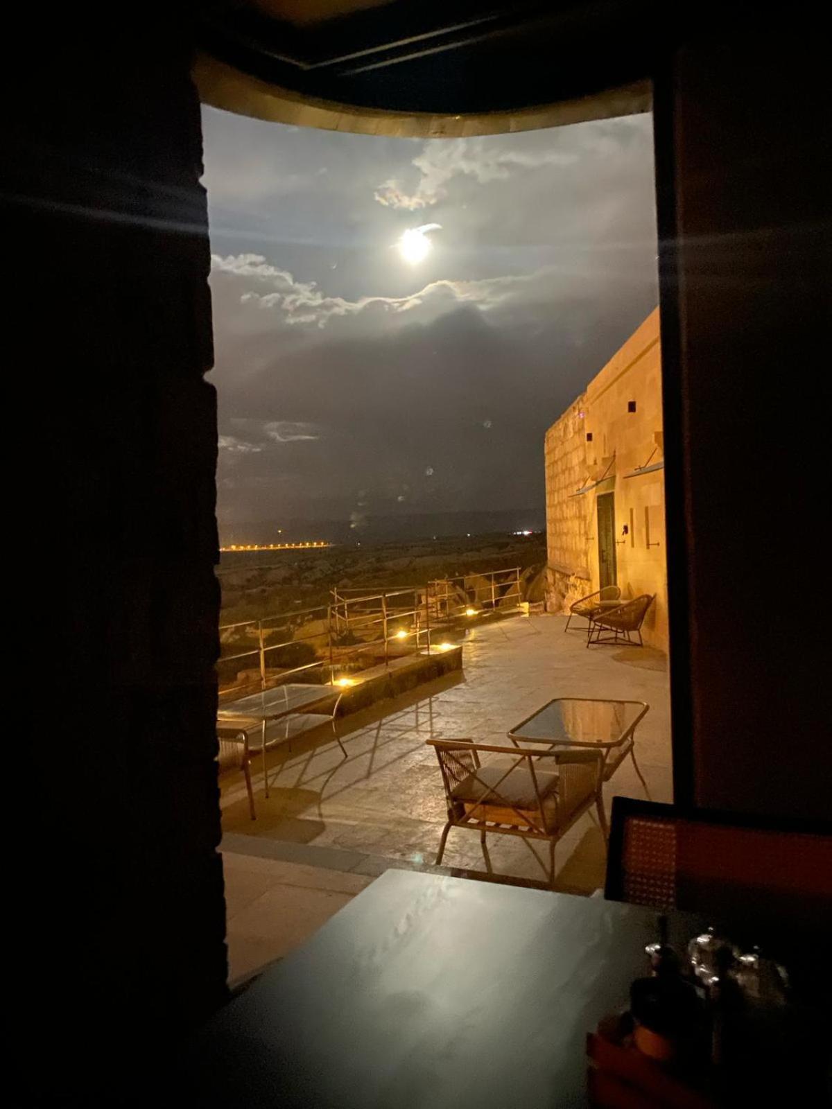 Double Room Mountain View