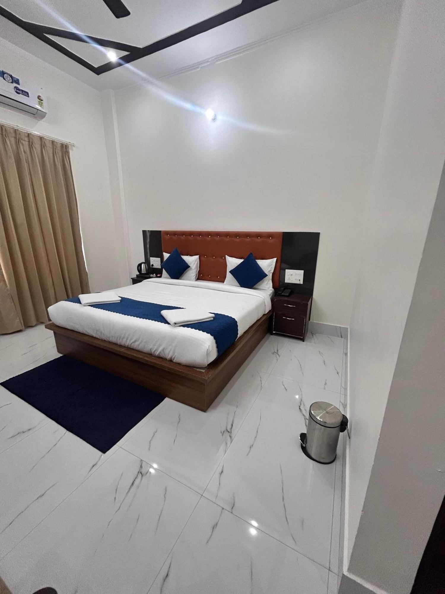 Deluxe Double Room with Balcony and Sea View