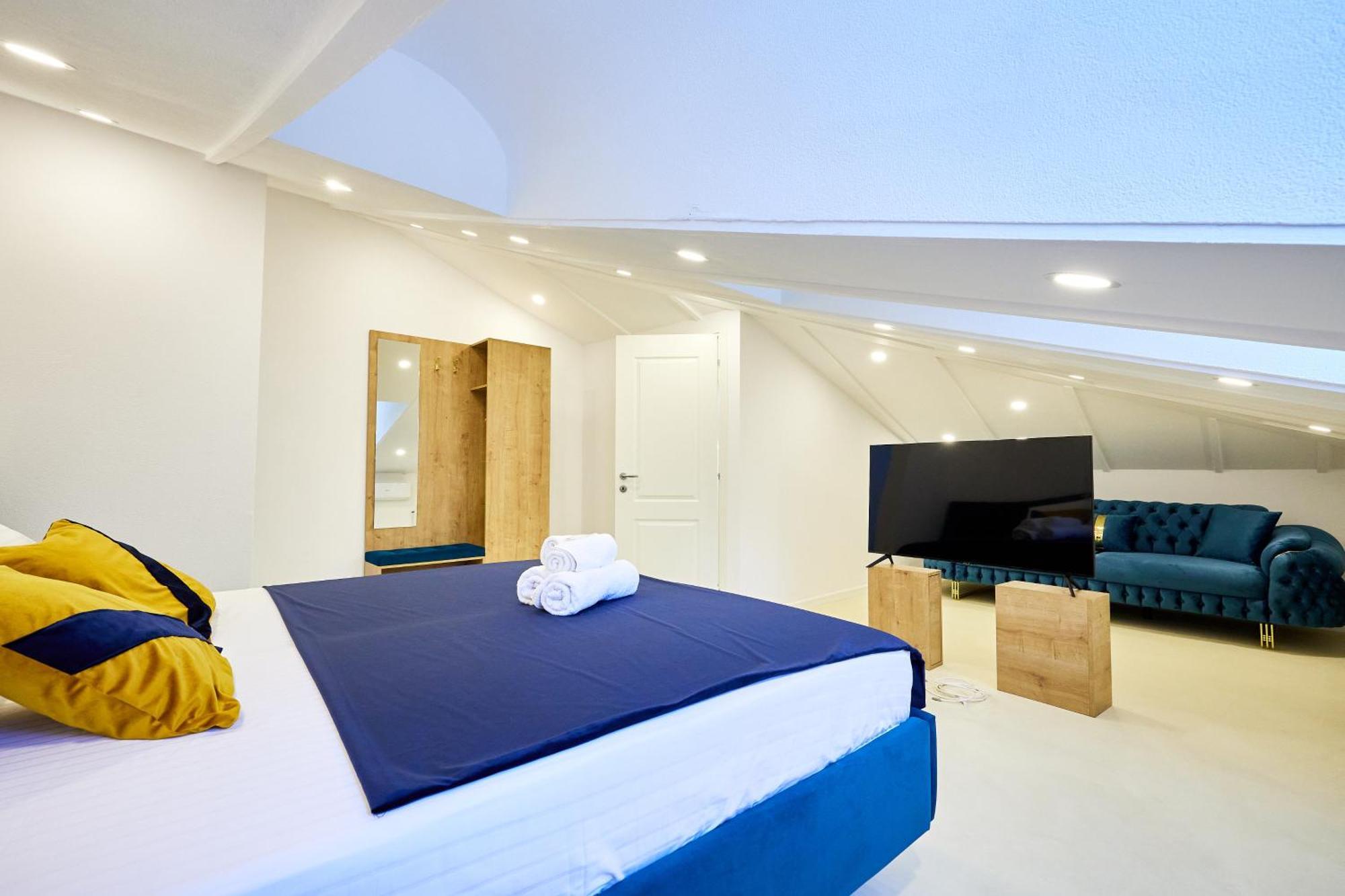 Deluxe King Suite