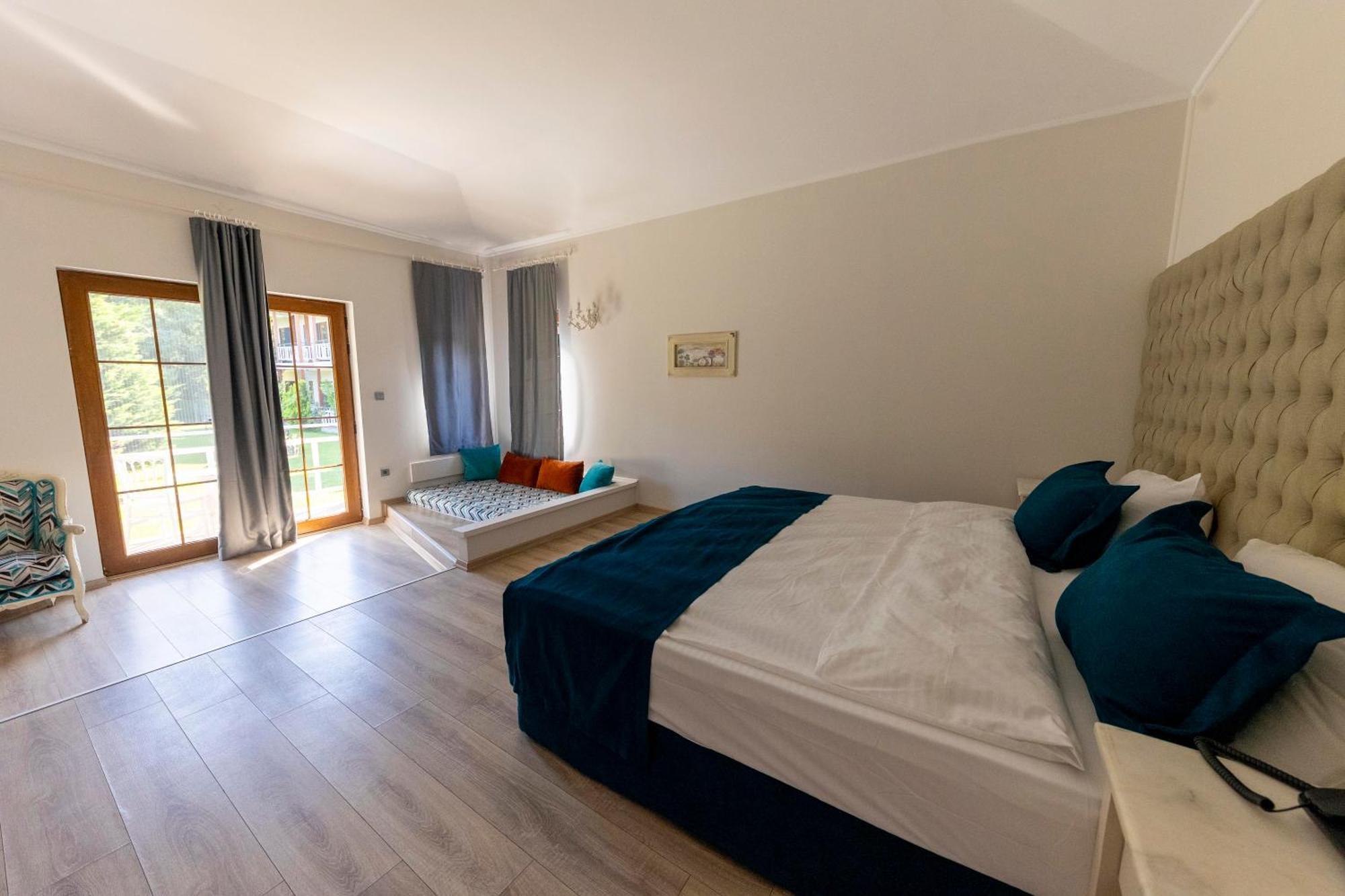 Deluxe Room with King Size Bed, Garden View