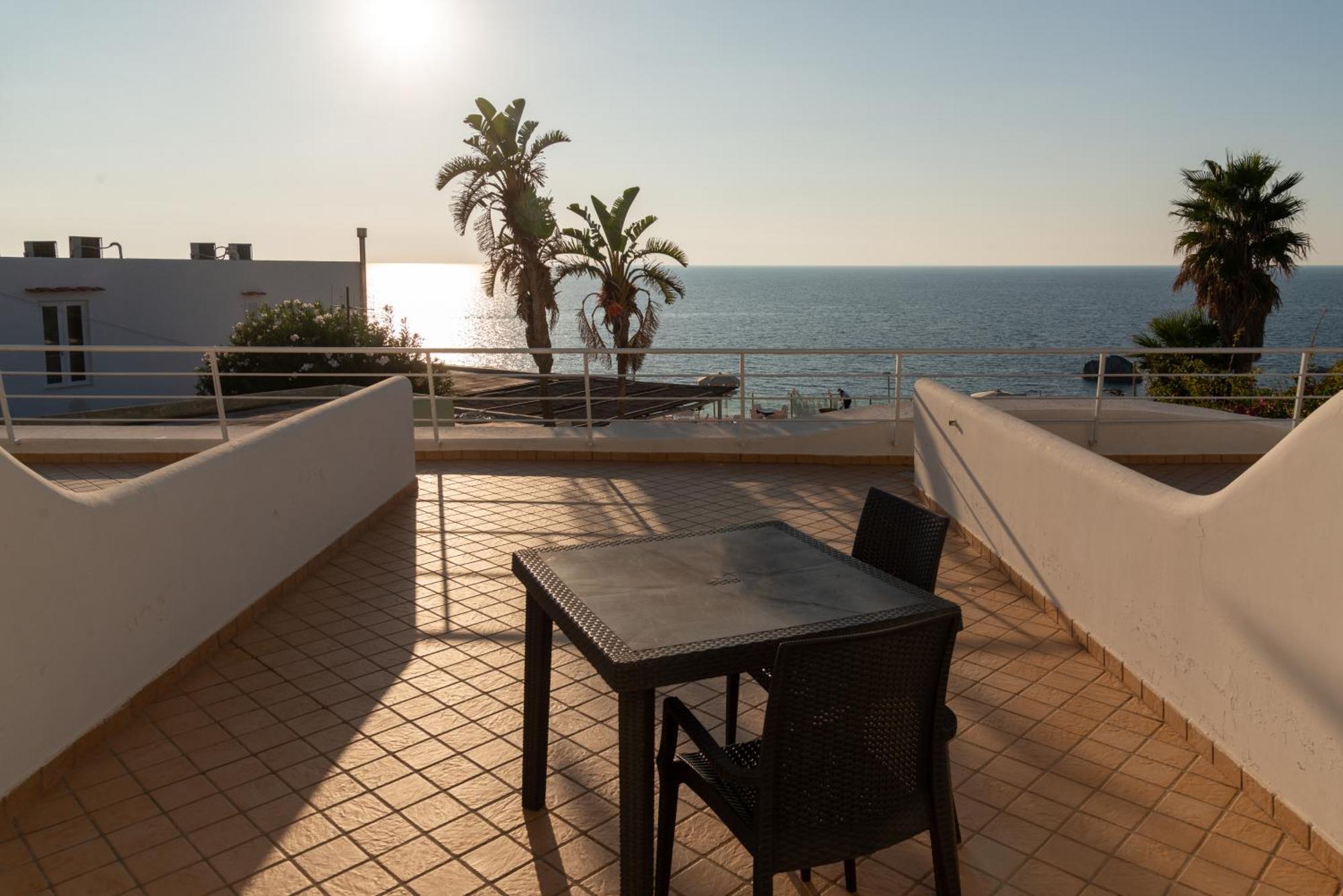 Superior Quadruple Room with Sea View