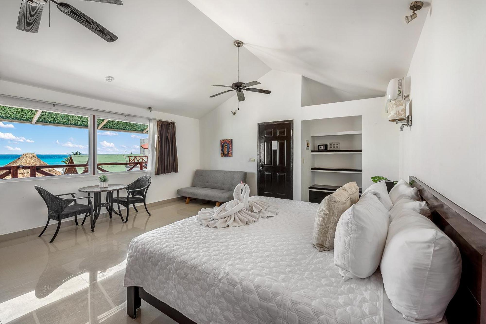 Deluxe King Room Partial Ocean View