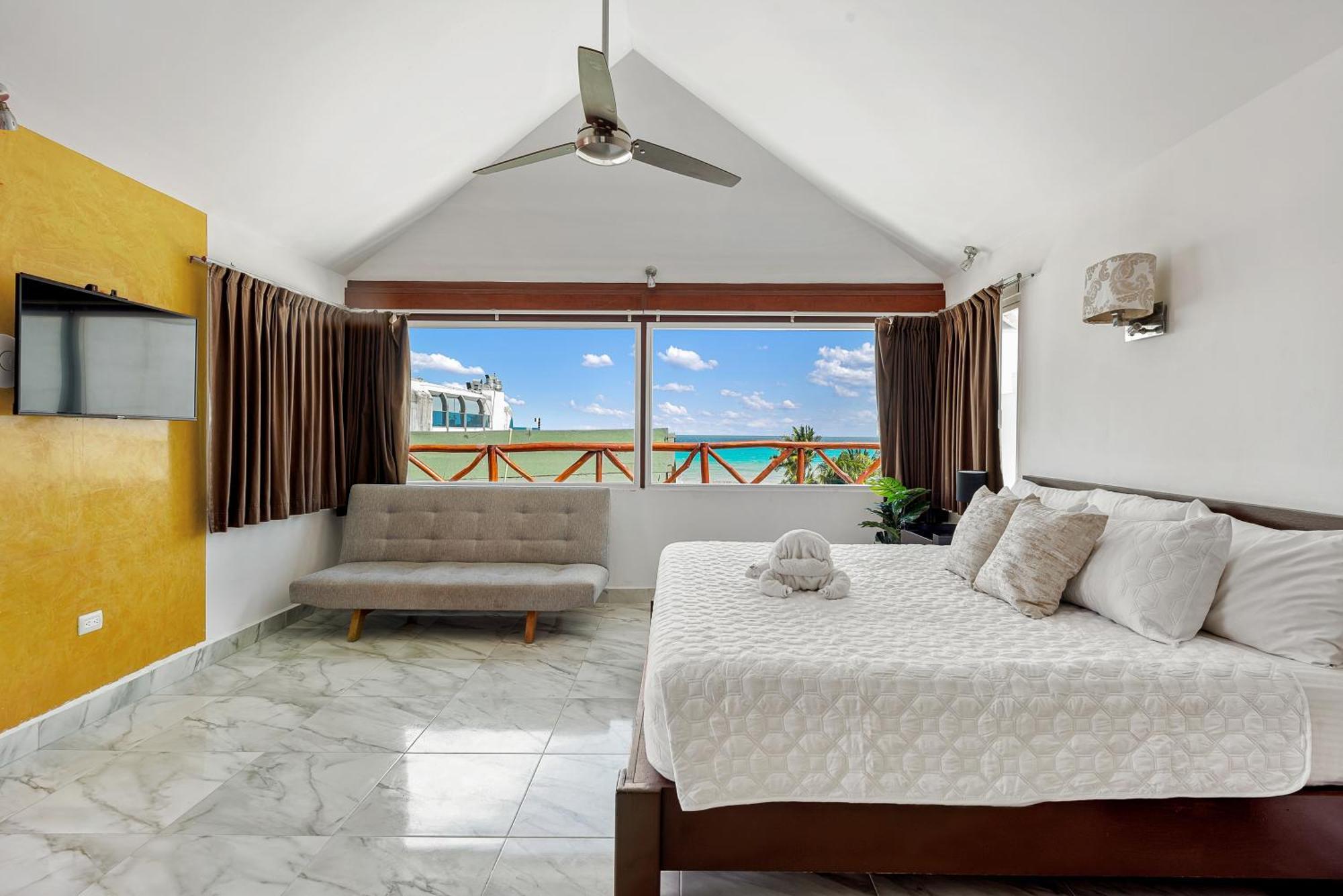 Deluxe King Room Partial Ocean View