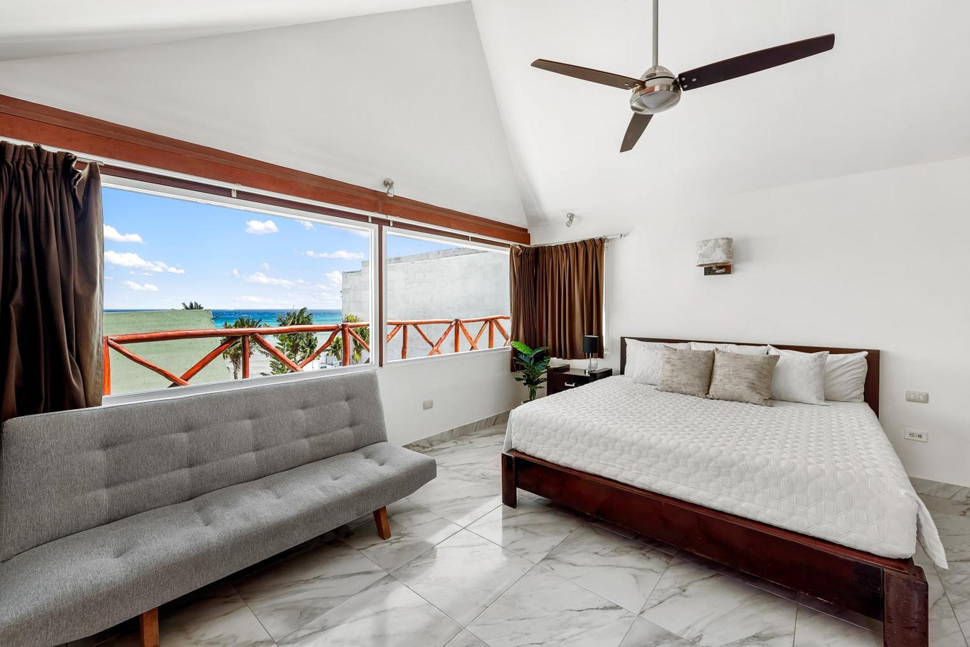 Deluxe King Room Partial Ocean View