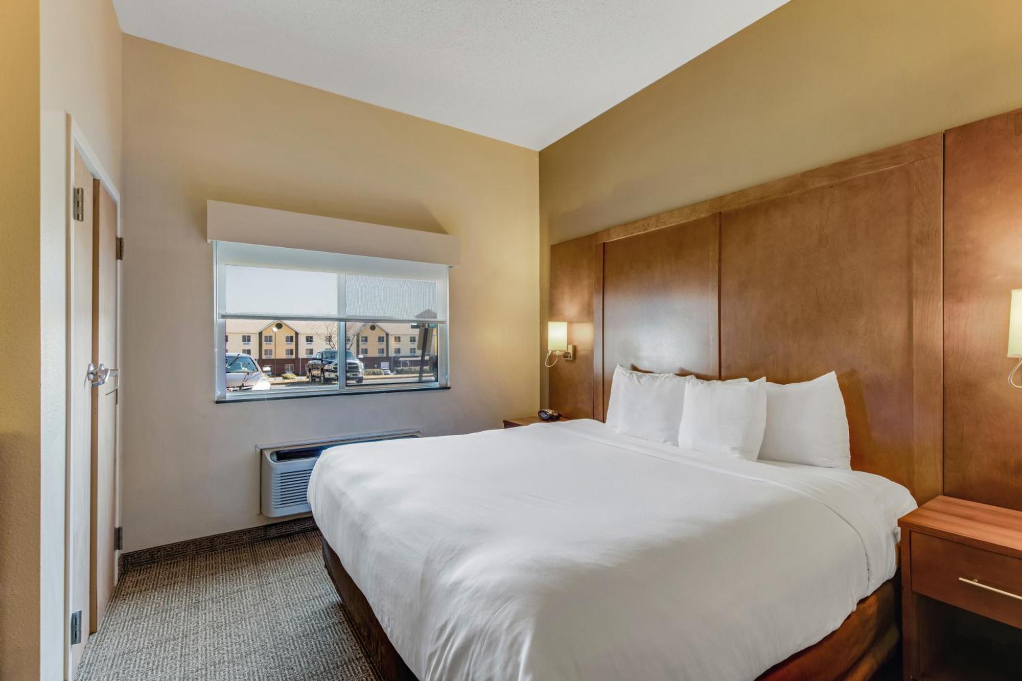 King Suite - Accessible/Non-Smoking