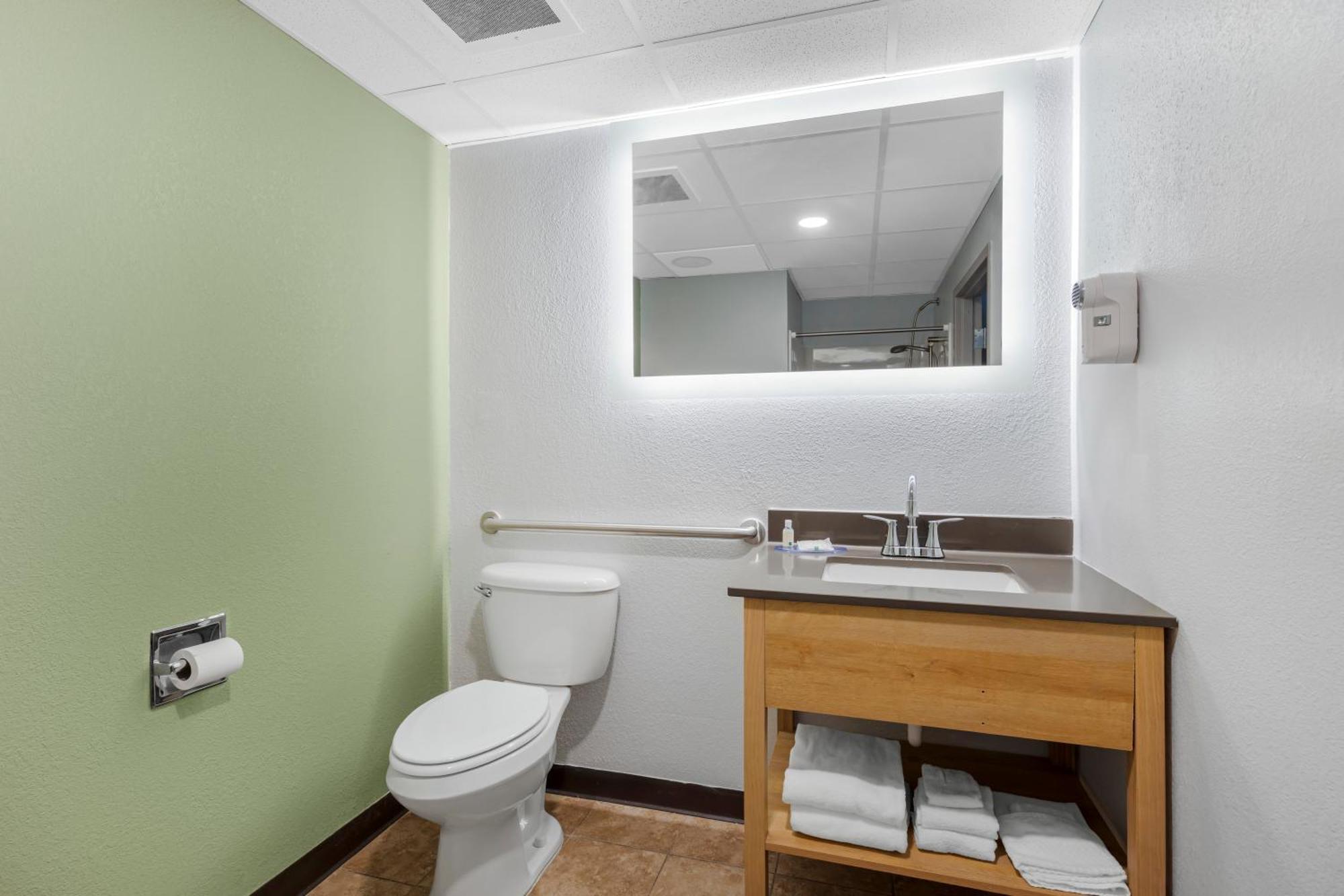 King Room - Accessible/Non Smoking