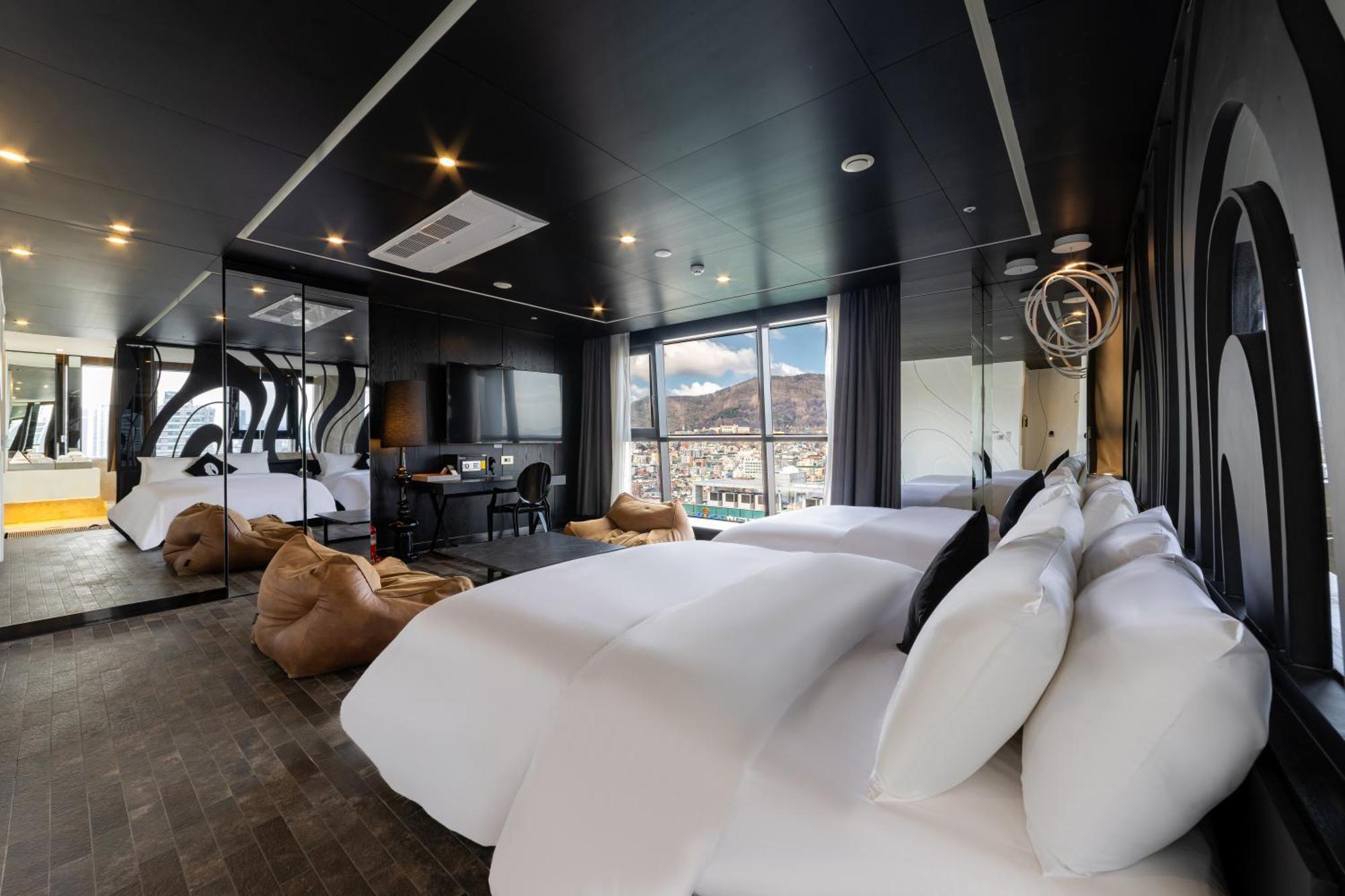 Suite with 2 double beds - B type