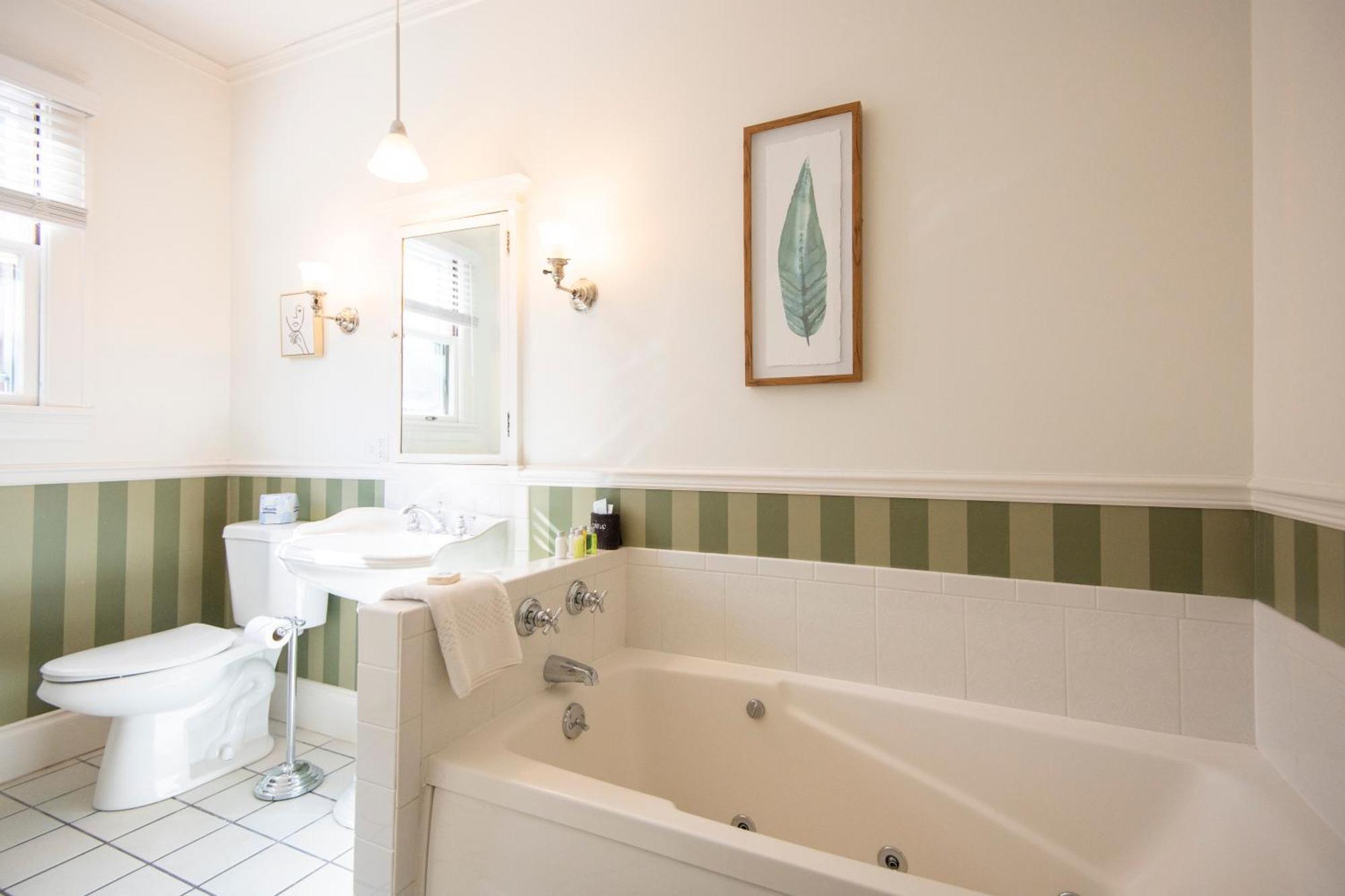 King Room Spa Bath