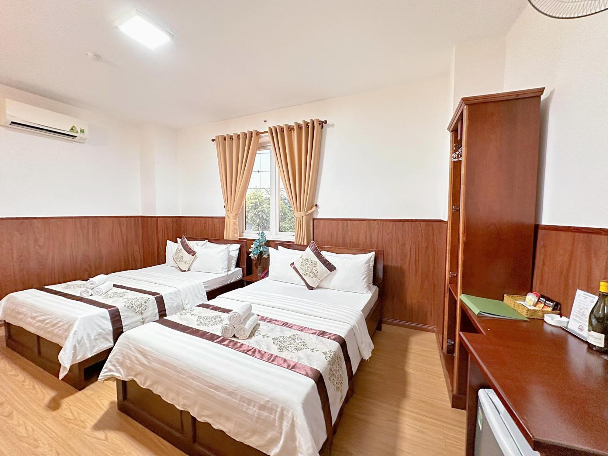 Family Room,1660413730:JPEG