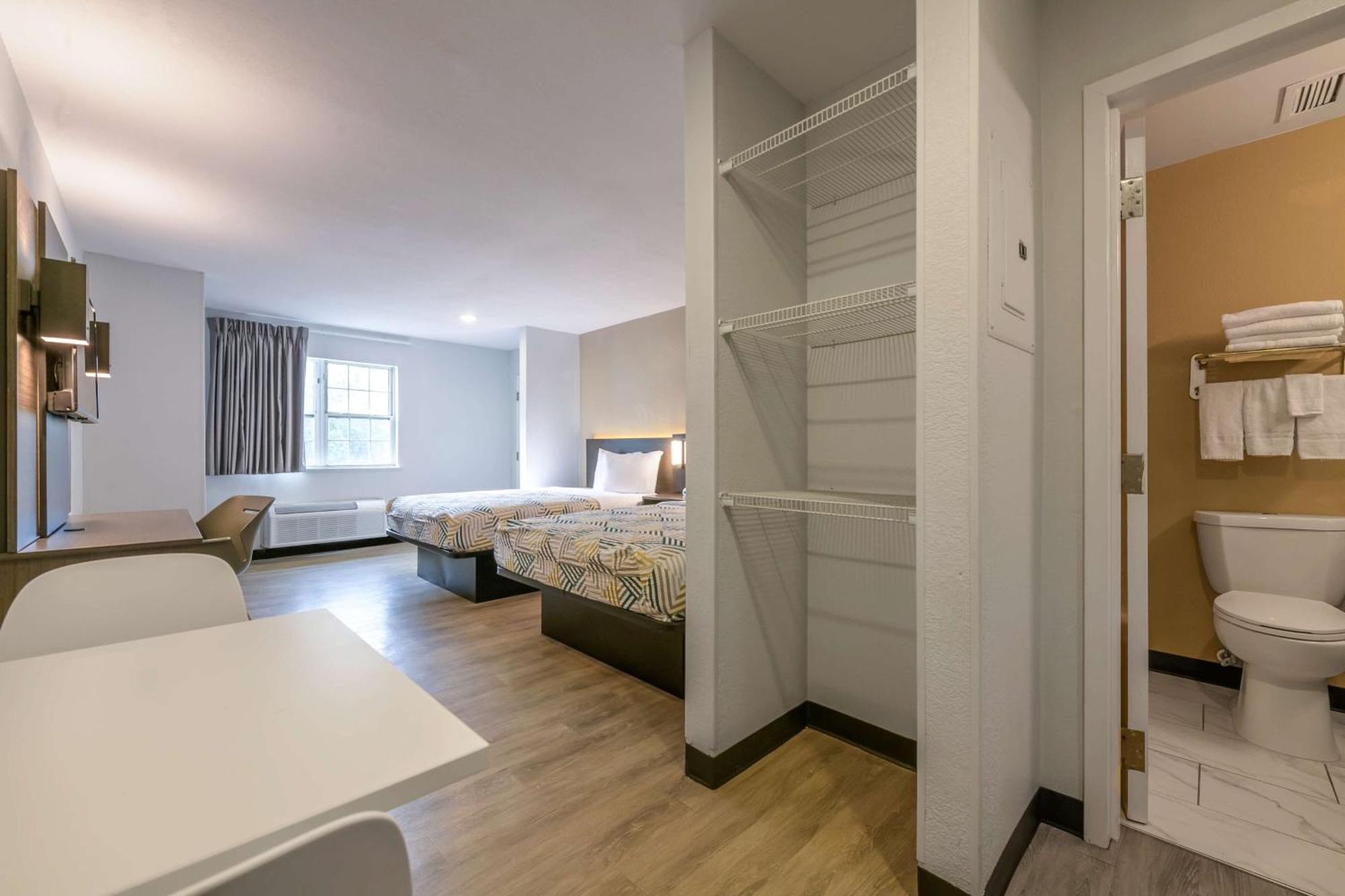 Queen Room with Two Queen Beds - Non-Smoking