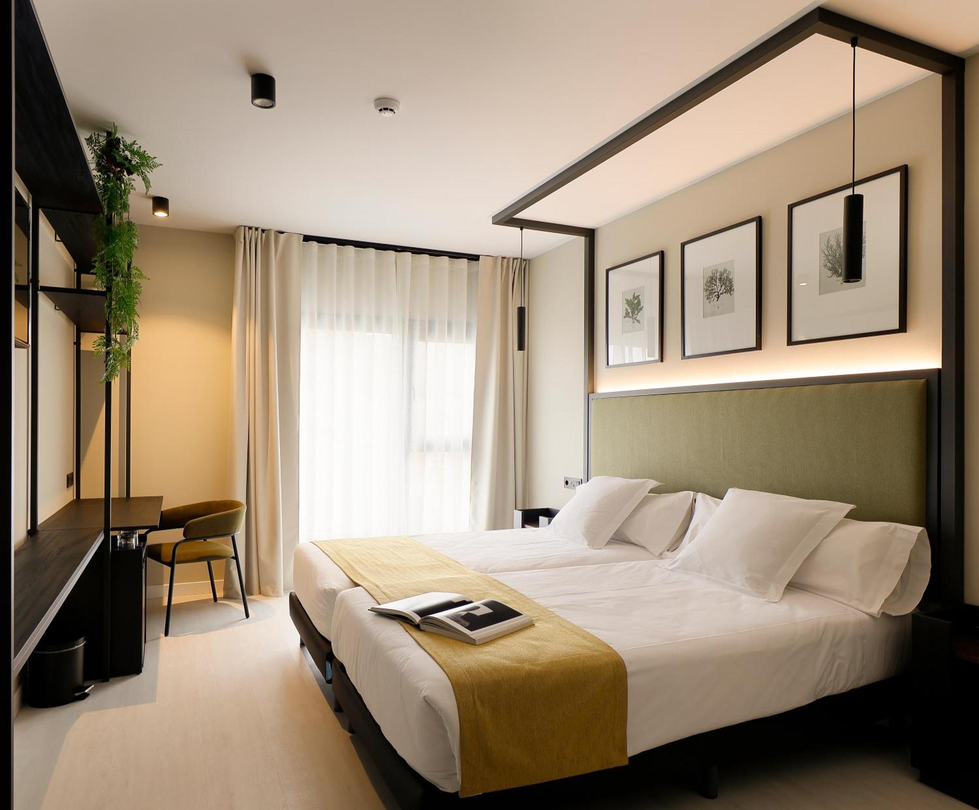 Twin Room with View