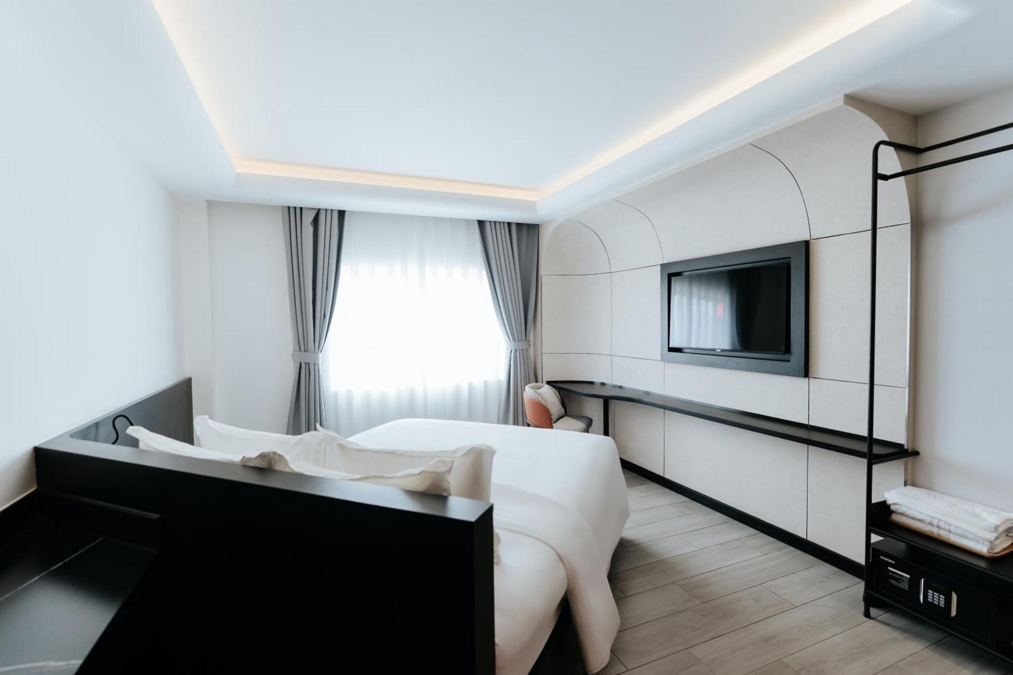 Queen Suite
