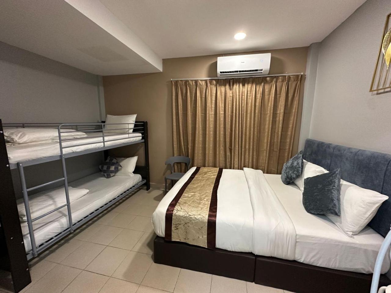 Deluxe Quadruple Room