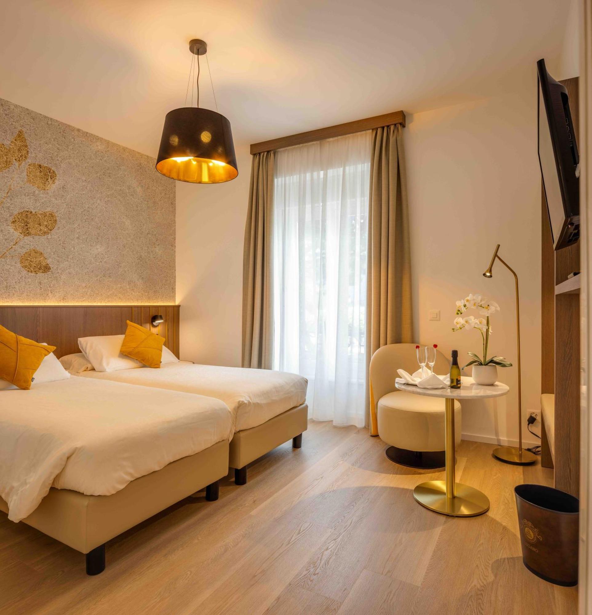 Premium Twin Room Lake View Balcony