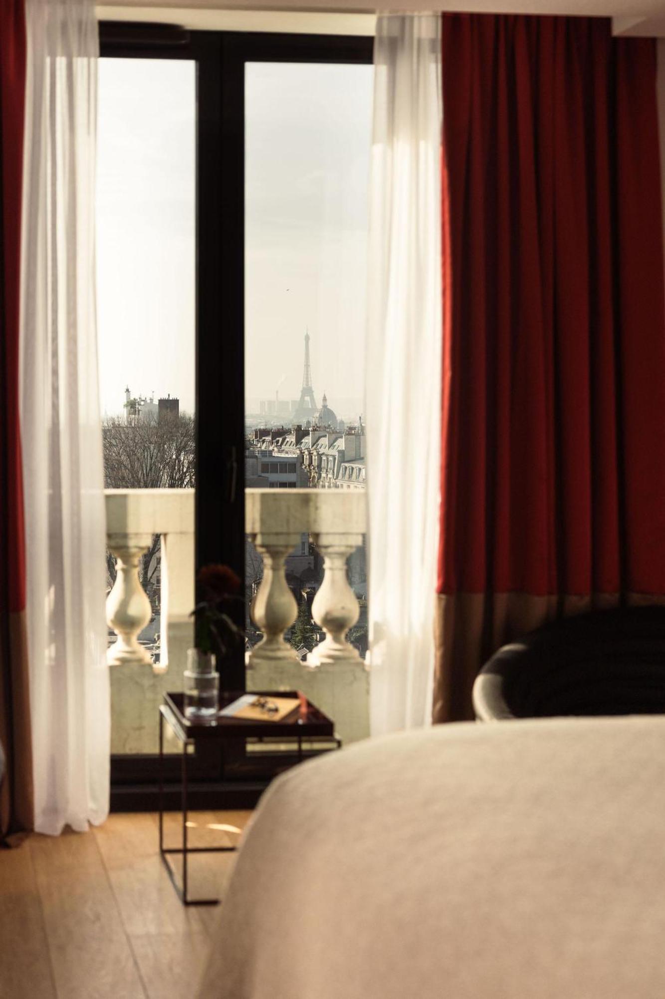 Junior Suite – Eiffel Tower View