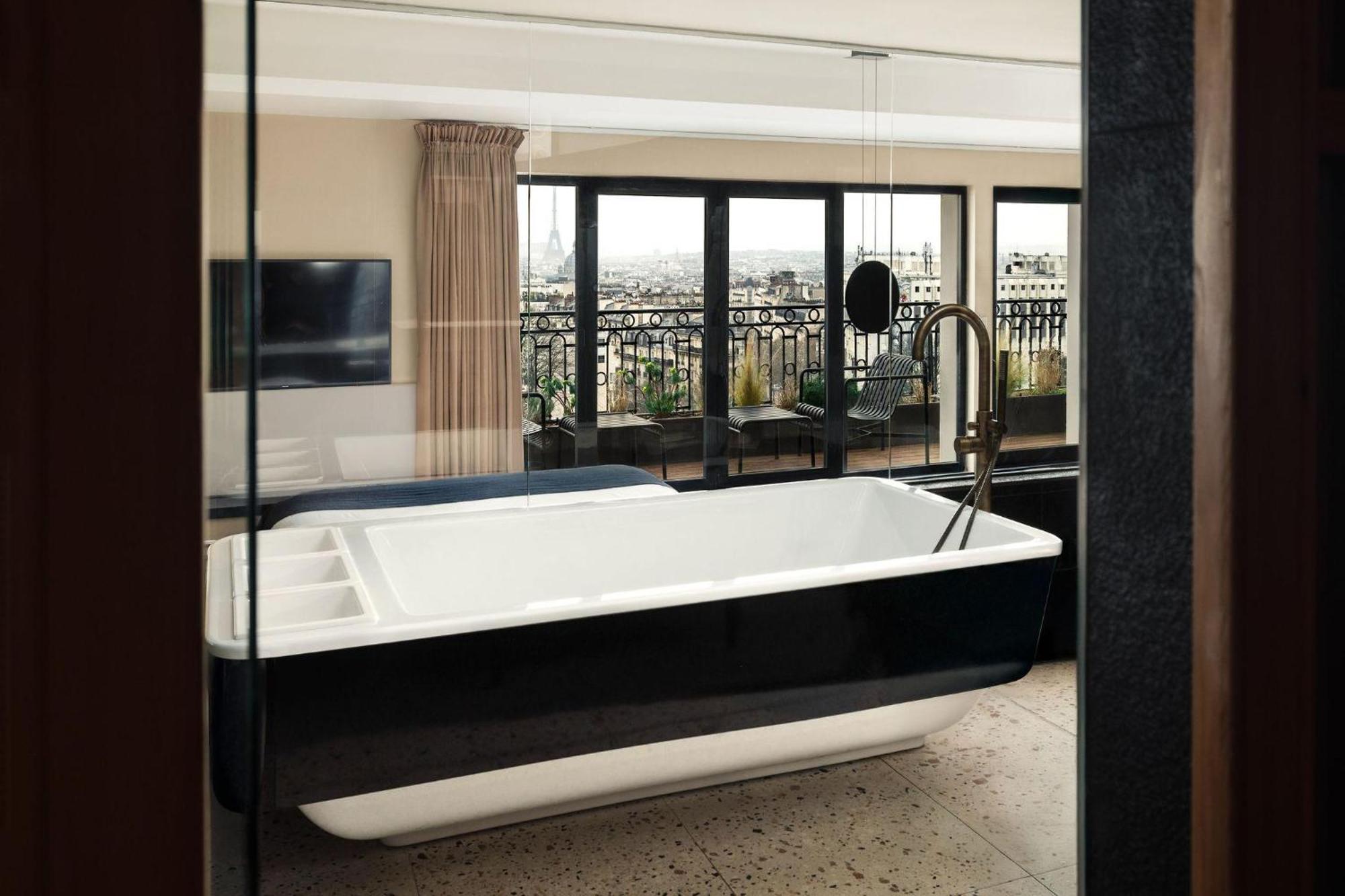 Penthouse – Panoramic View of the Eiffel Tower