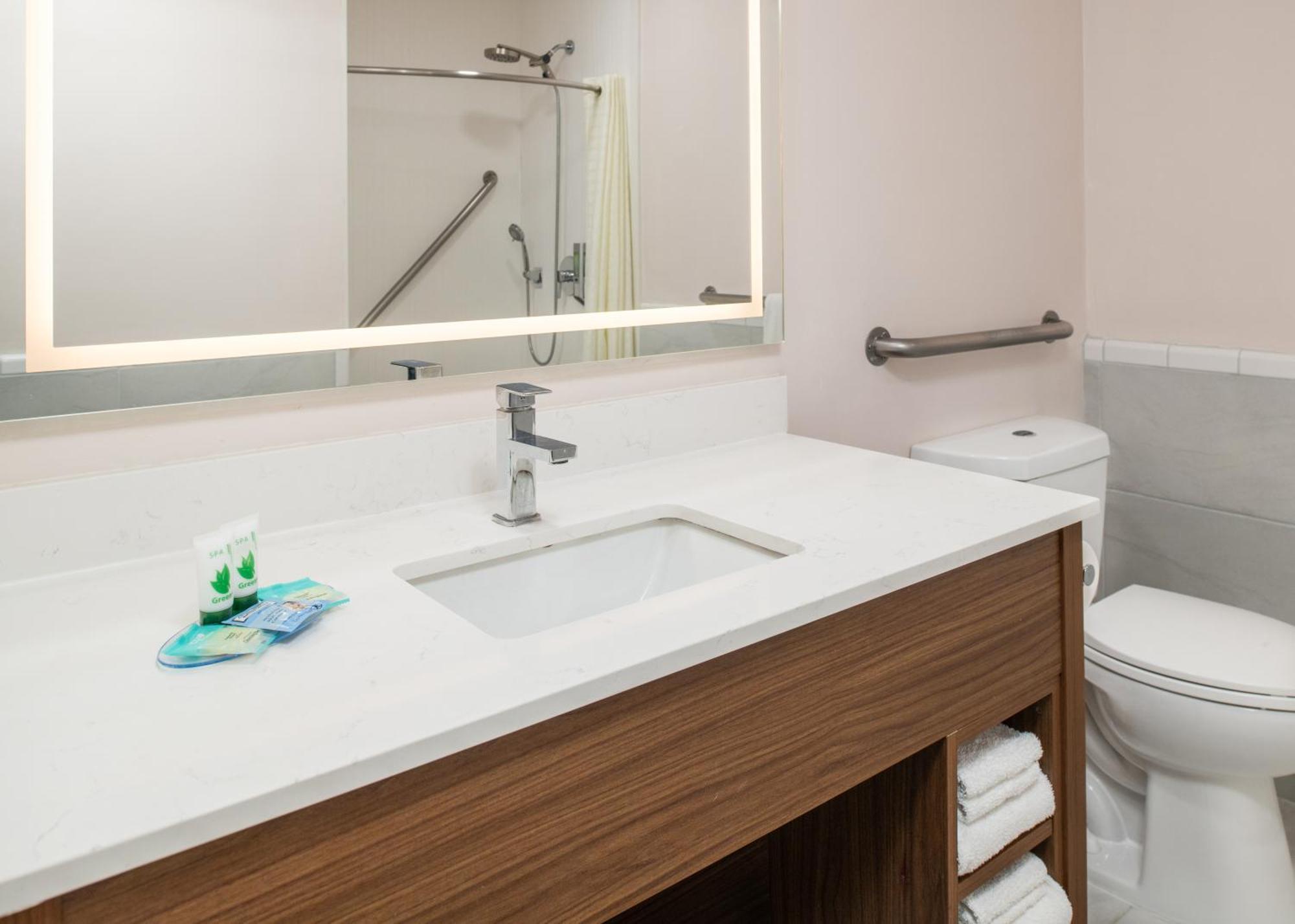 Double Room with Two Double Beds - Accessible/Non-Smoking