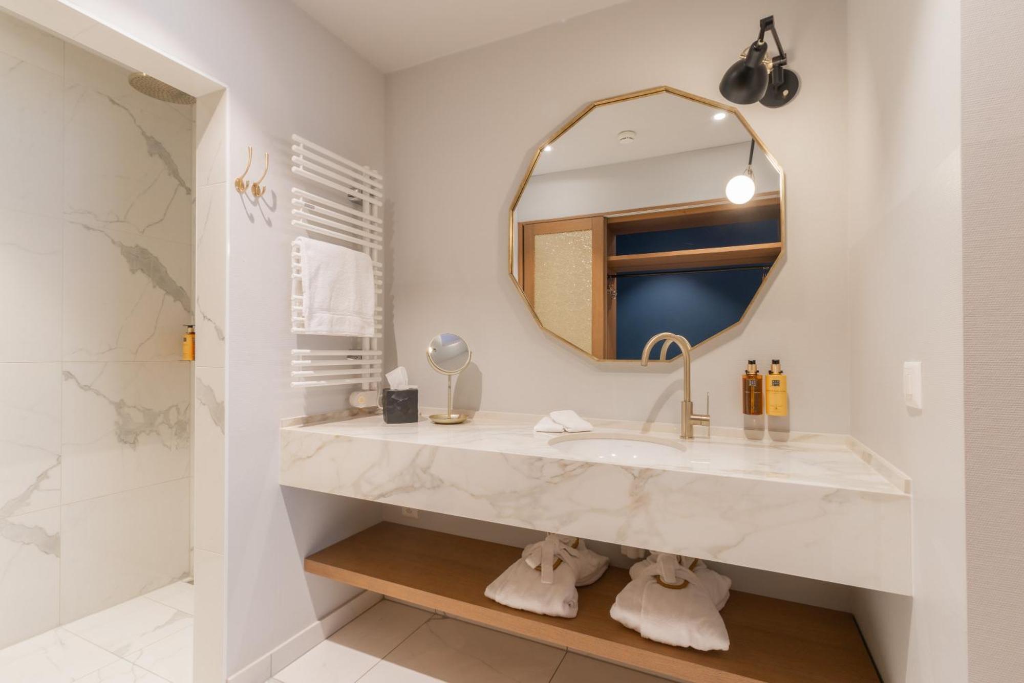 Signature Room