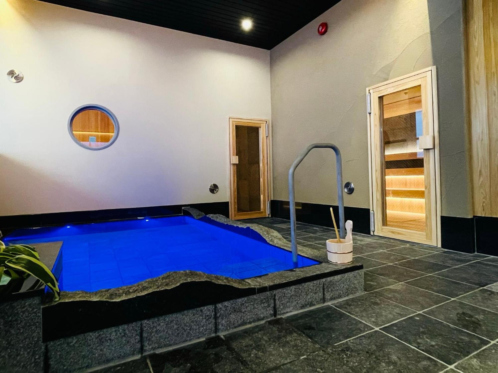 Single Bed in Male Dormitory Room with Shared Bathroom