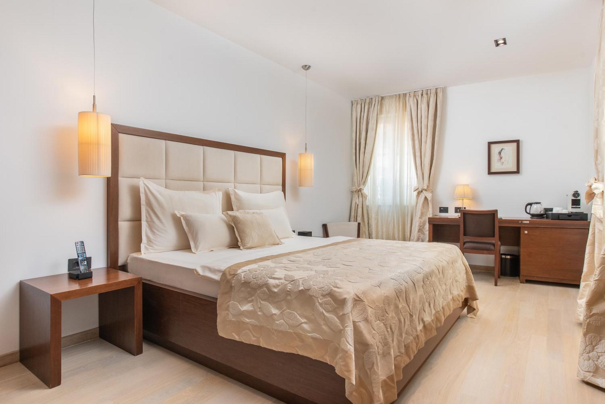 Deluxe Double Room,1661638251:JPEG