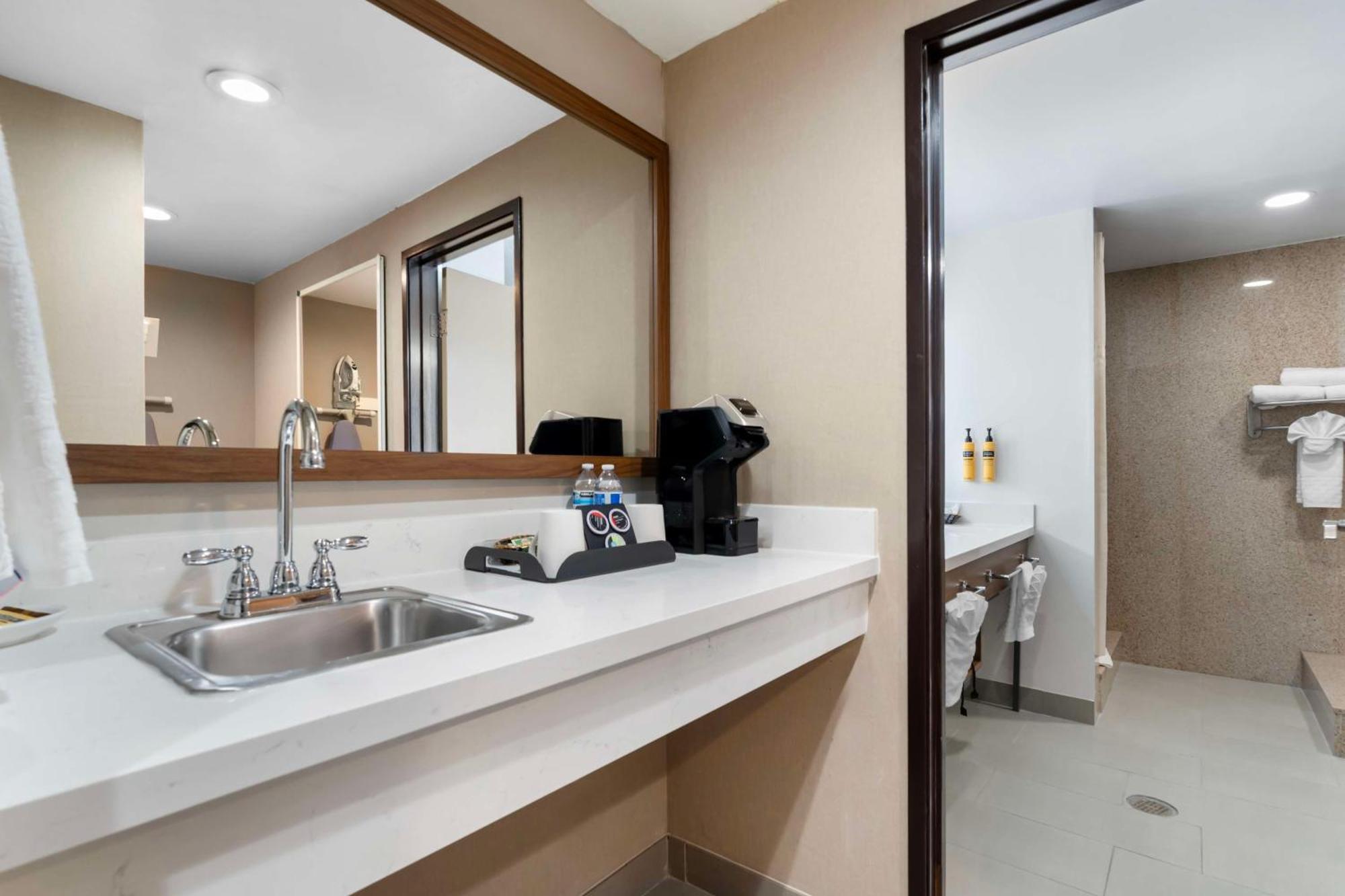 King Room with Sofa Bed and Jacuzzi