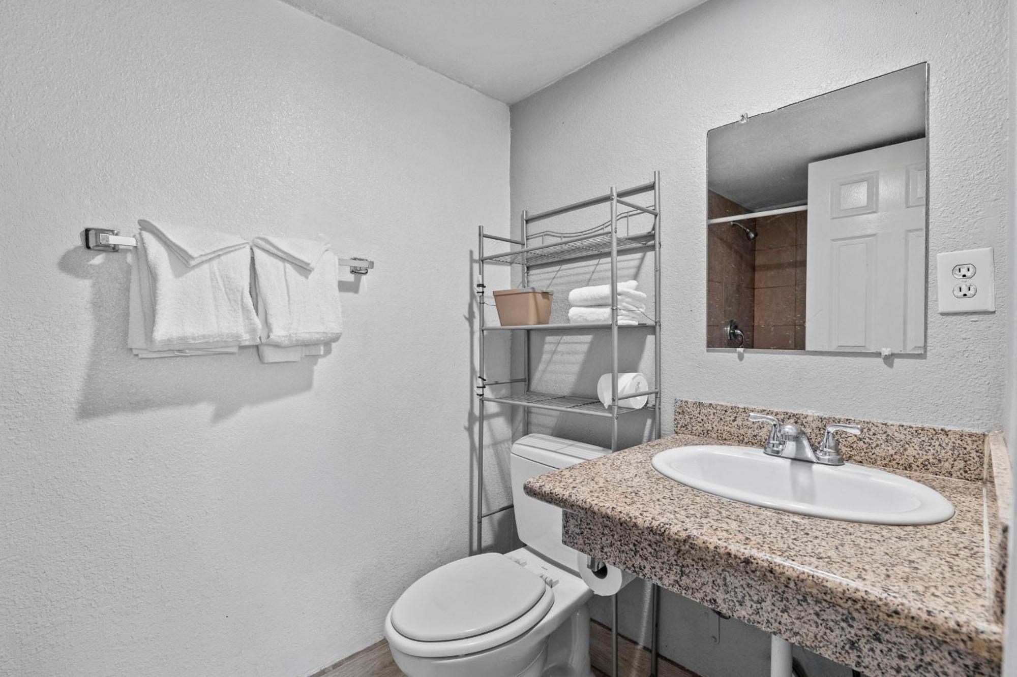Executive King Room 1 Bedroom Smoking