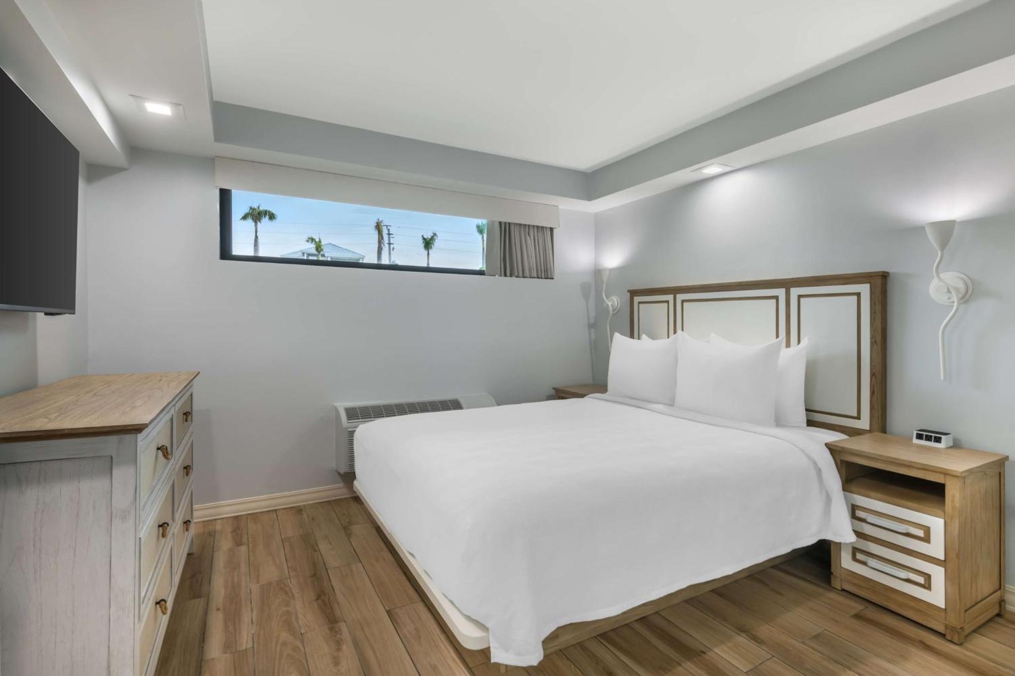 Queen Suite with Two Queen Beds, Roll-In Shower and Sofa Bed - Disability/Ground Floor/Non-Smoking