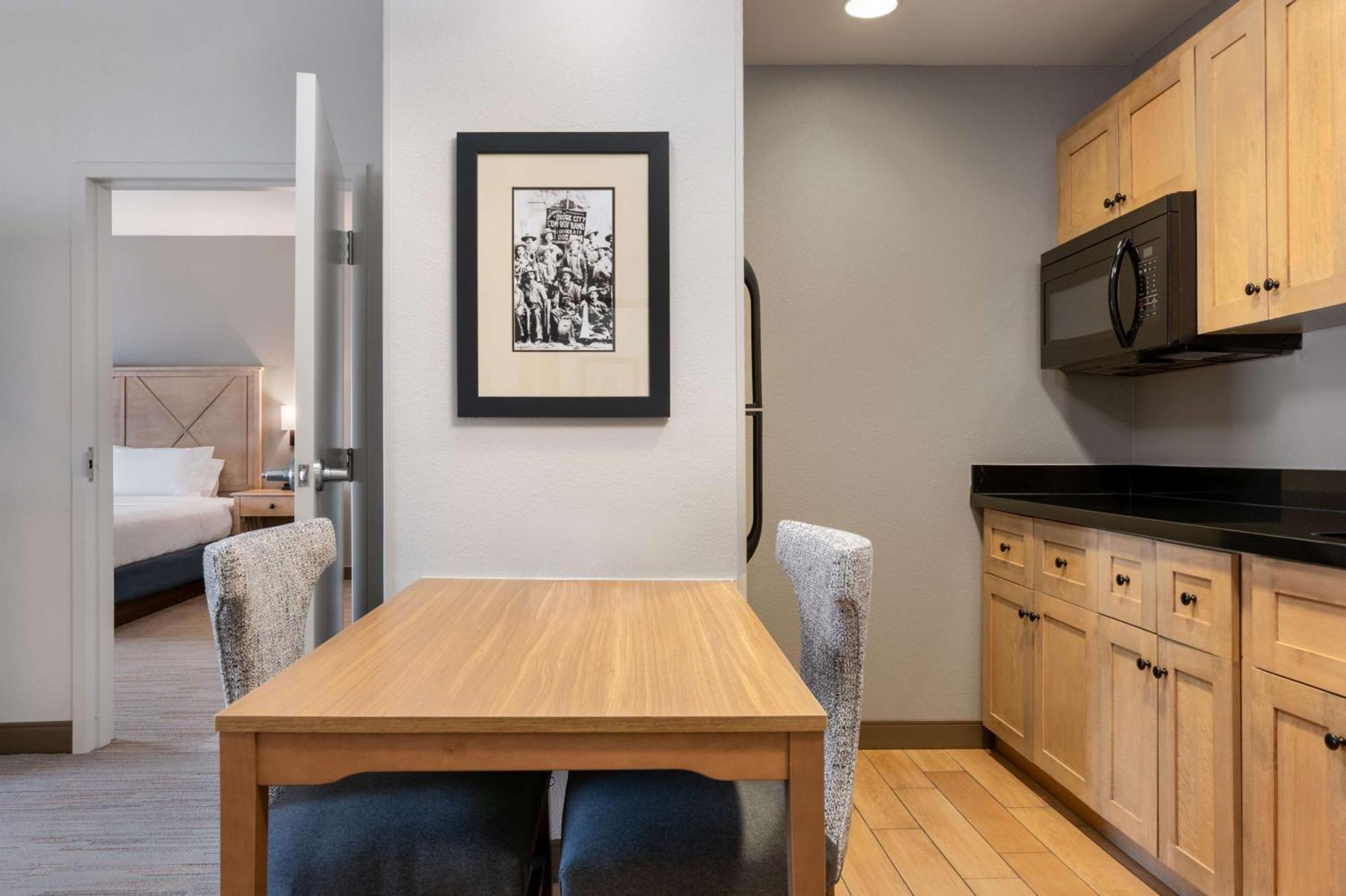 One-Bedroom King Suite - Non-Smoking