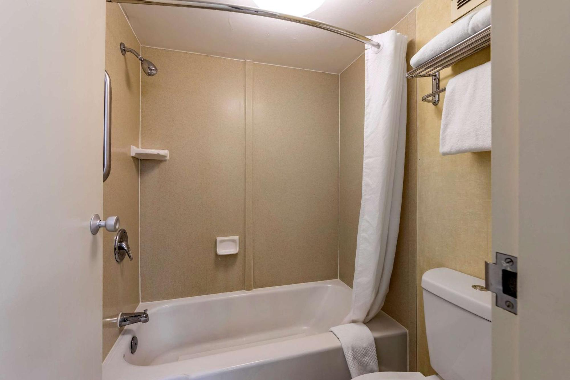 Standard King Room - Non-Smoking