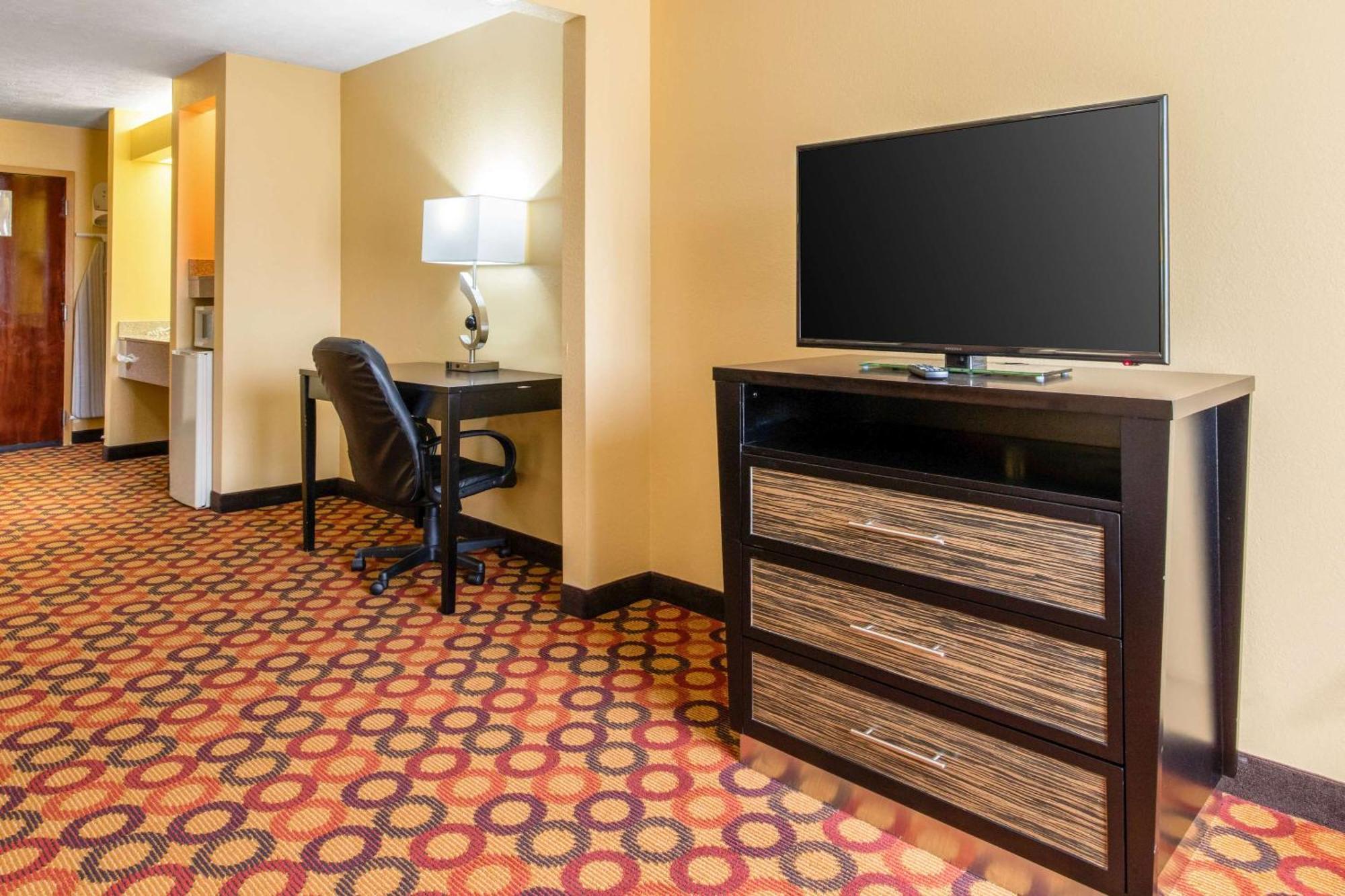 King Room with Mobility and Hearing Accessible - Non-Smoking