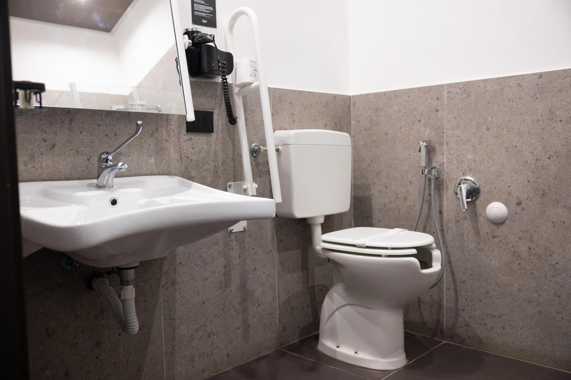 Double or Twin Room - Disability Access,1661665449:JPEG